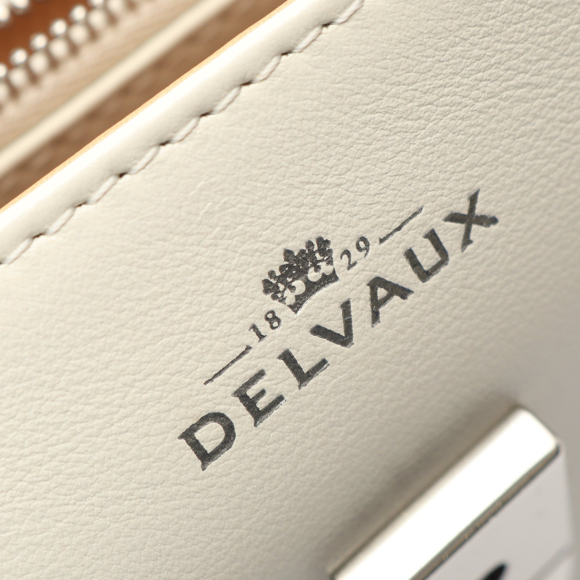 タンペートMM 2WAY ハンドバッグ レザー ホワイト デルヴォー バッグ DELVAUX