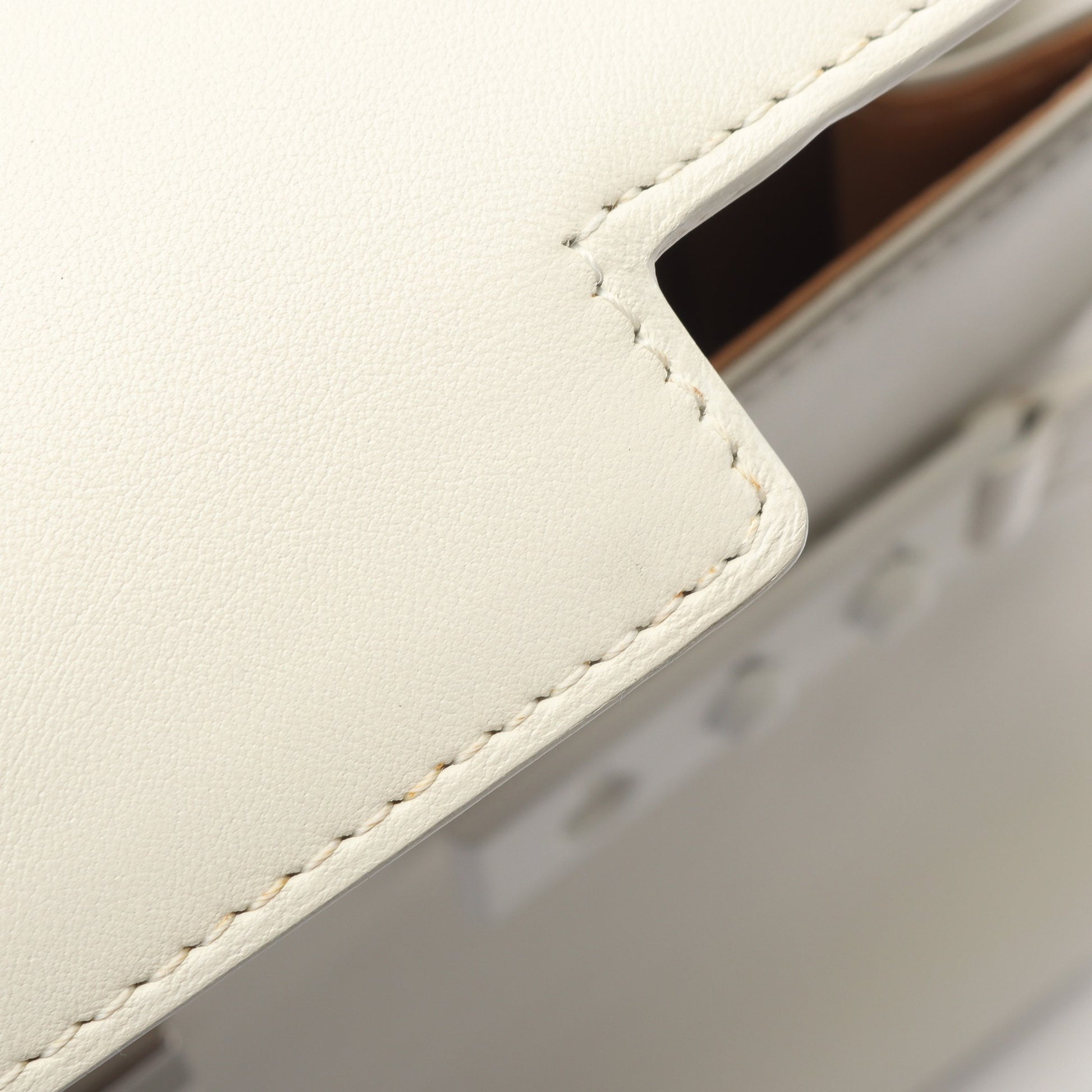 タンペートMM 2WAY ハンドバッグ レザー ホワイト デルヴォー バッグ DELVAUX
