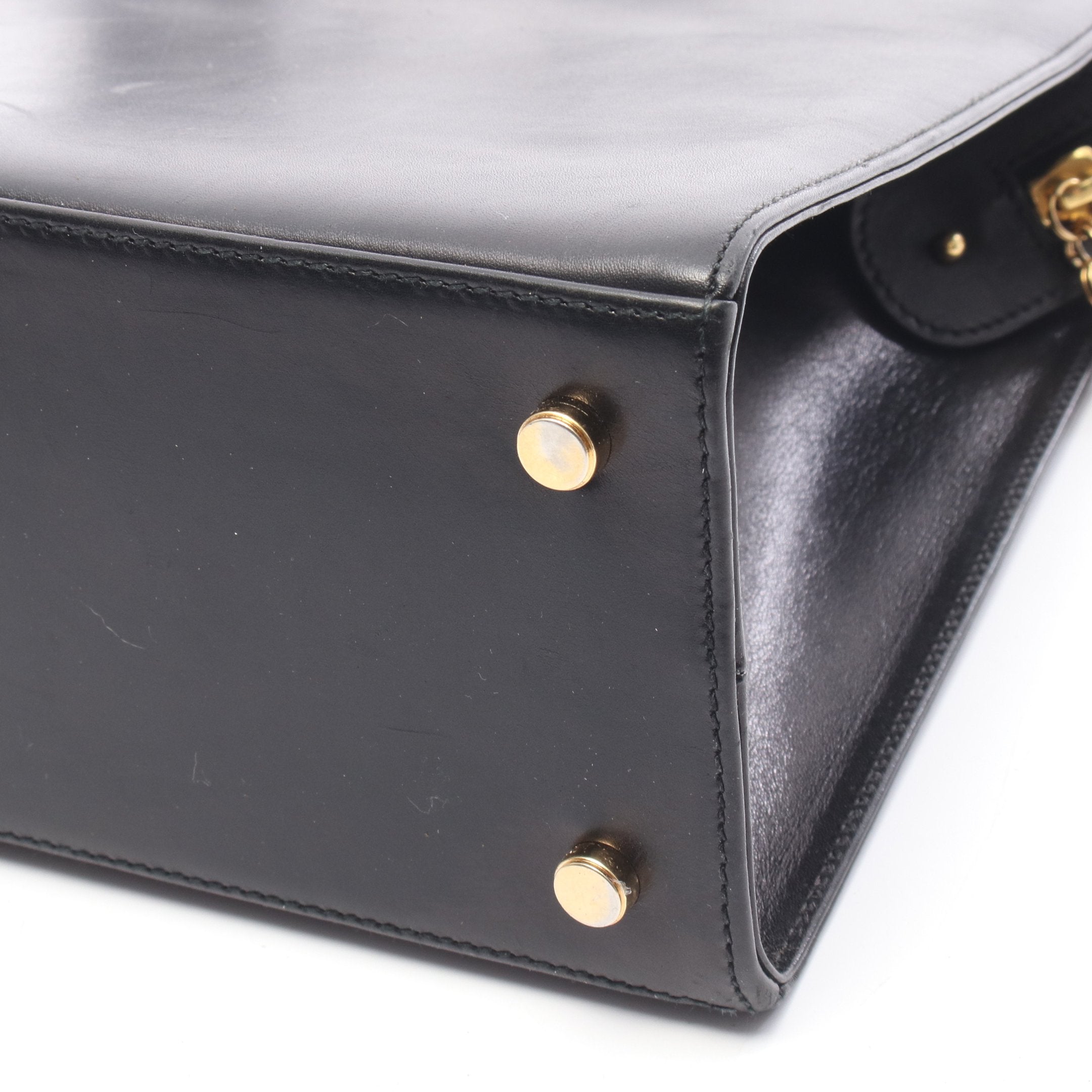 美品 サルヴァトーレフェラガモ ヴァラリボン レザー ブラック ショルダーバッグ 黒 0529【中古】Salvatore Ferragamo 中古・古着通販】Salvatore Ferragamo (サルヴァトーレ フェラガモ