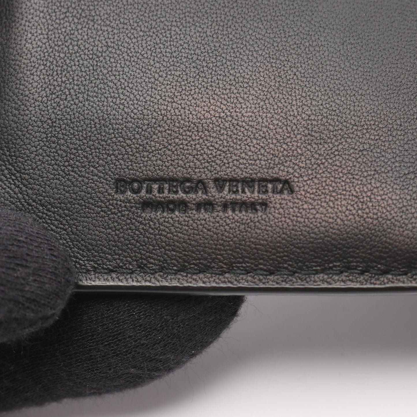 イントレチャート 二つ折り財布 レザー ブラック ボッテガヴェネタ 財布・小物 BOTTEGA VENETA