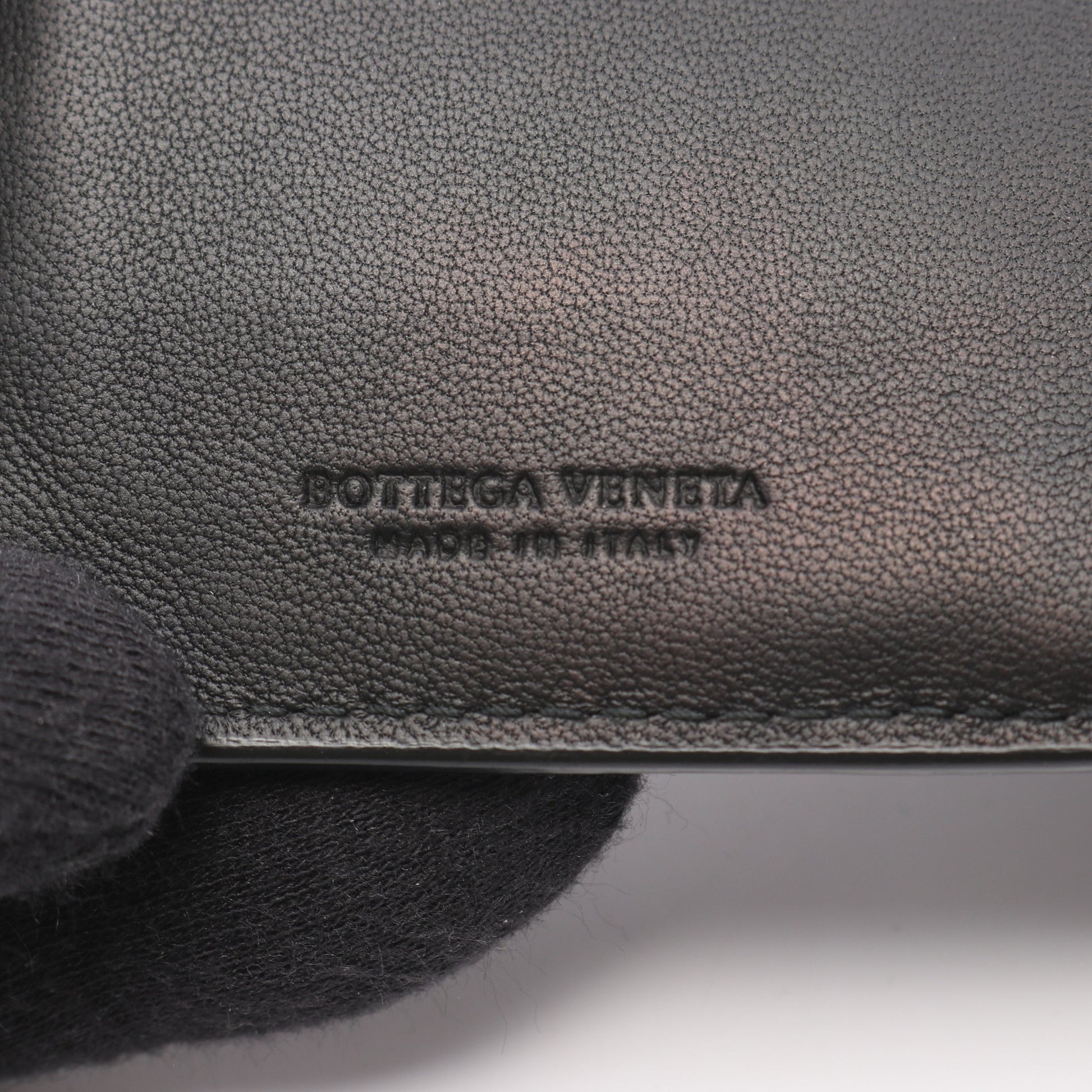 イントレチャート 二つ折り財布 レザー ブラック ボッテガヴェネタ 財布・小物 BOTTEGA VENETA