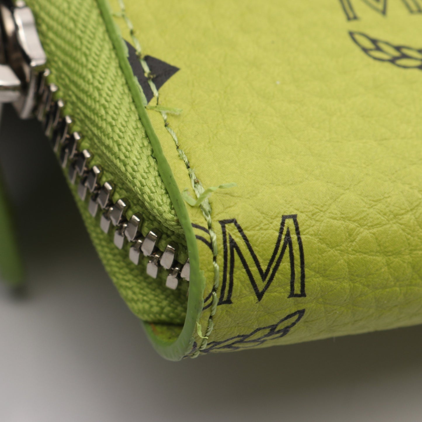 ヴィセトス ラウンドファスナー財布 レザー ライトグリーン エムシーエム 財布・小物 MCM