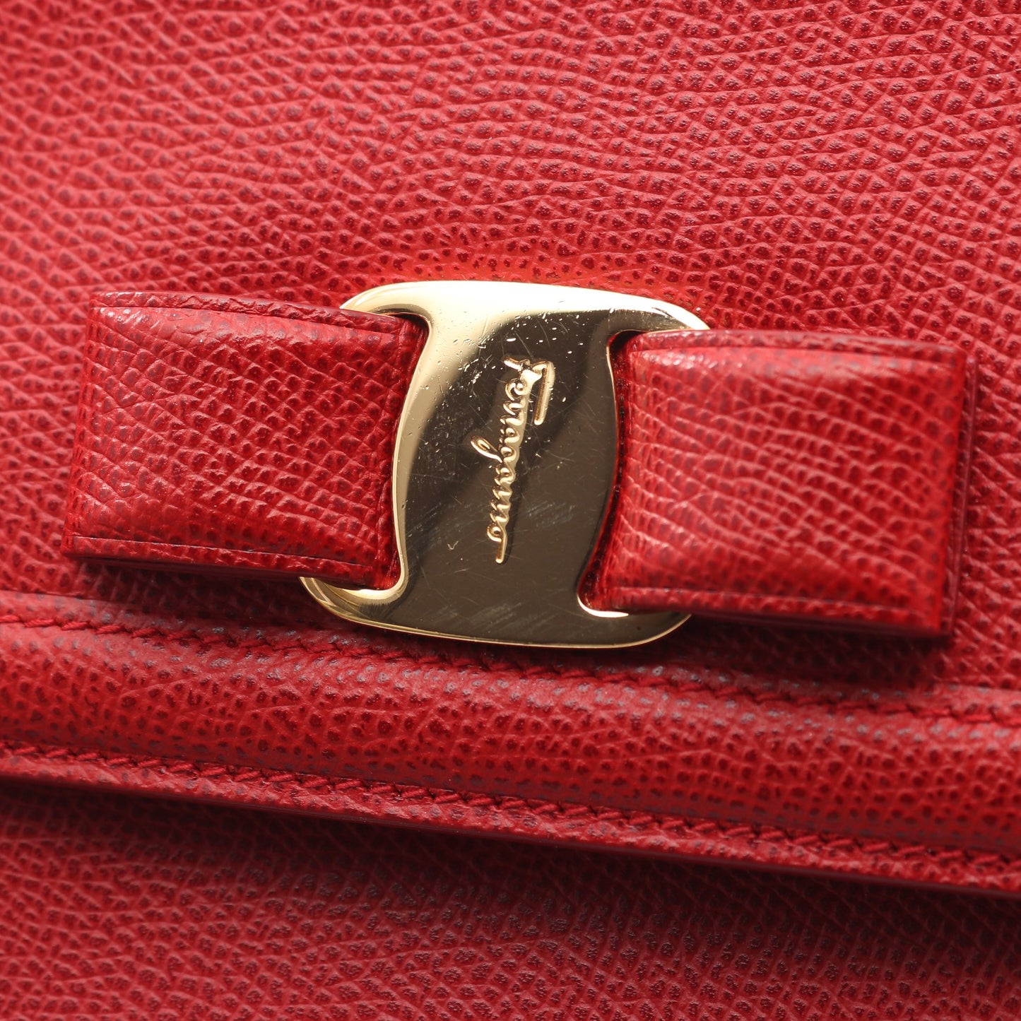 ヴァラリボン チェーンショルダーバッグ レザー レッド サルヴァトーレフェラガモ バッグ Salvatore Ferragamo