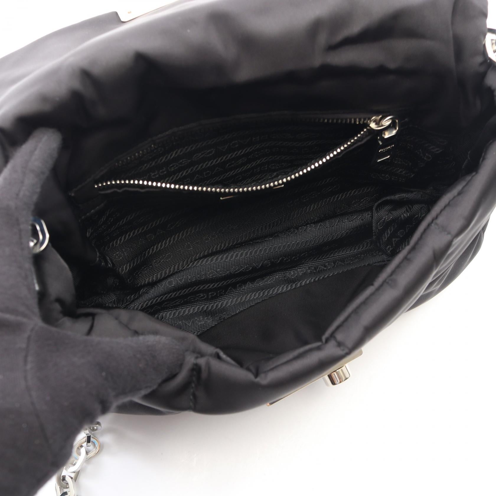 TESSUTO BOMBER チェーンショルダーバッグ ナイロン レザー ブラック プラダ バッグ PRADA
