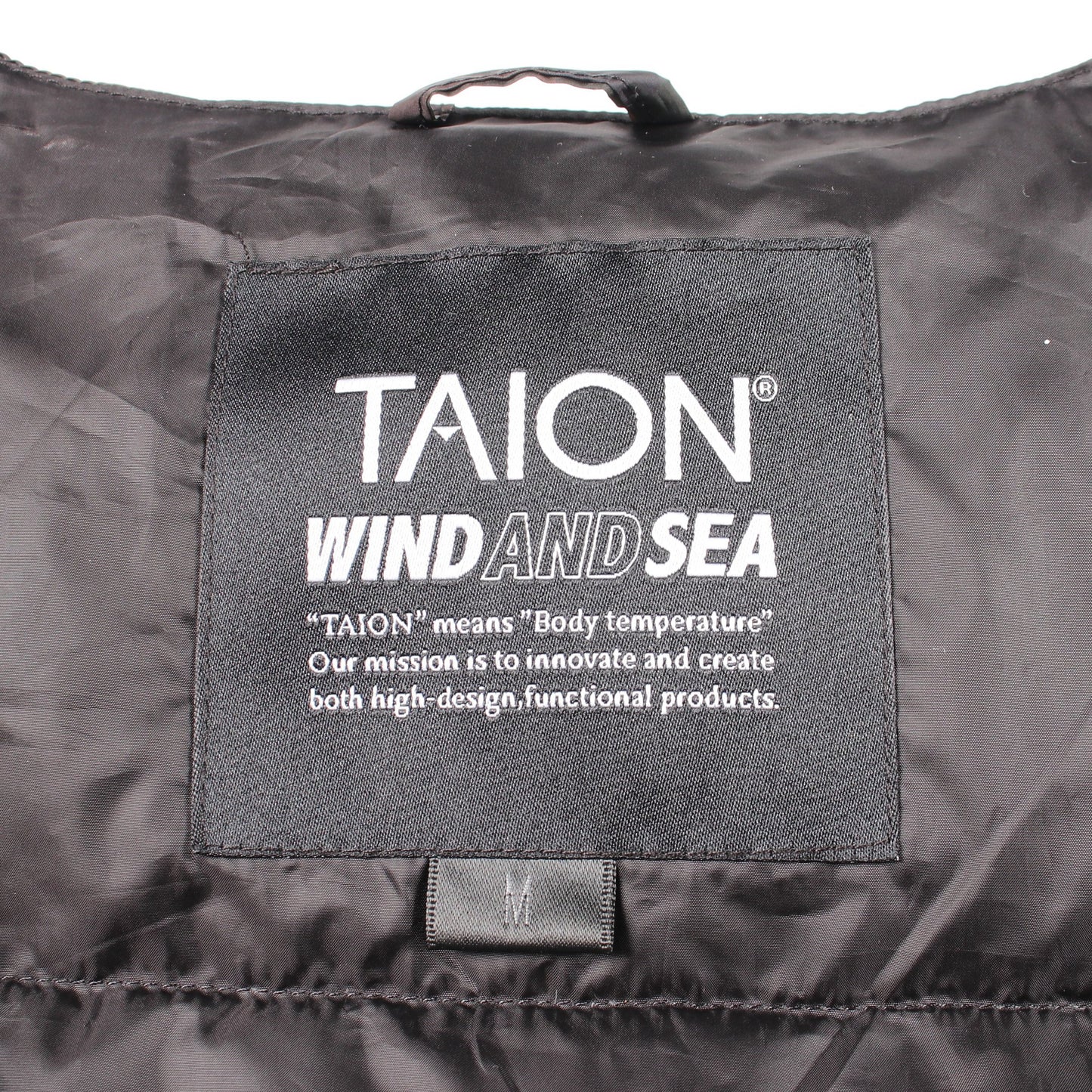 WIND AND SEA × TAION カモフラージュ ノーカラー ダウンジャケット ブラウン マルチカラー ウィンダンシー アウター WIND AND SEA