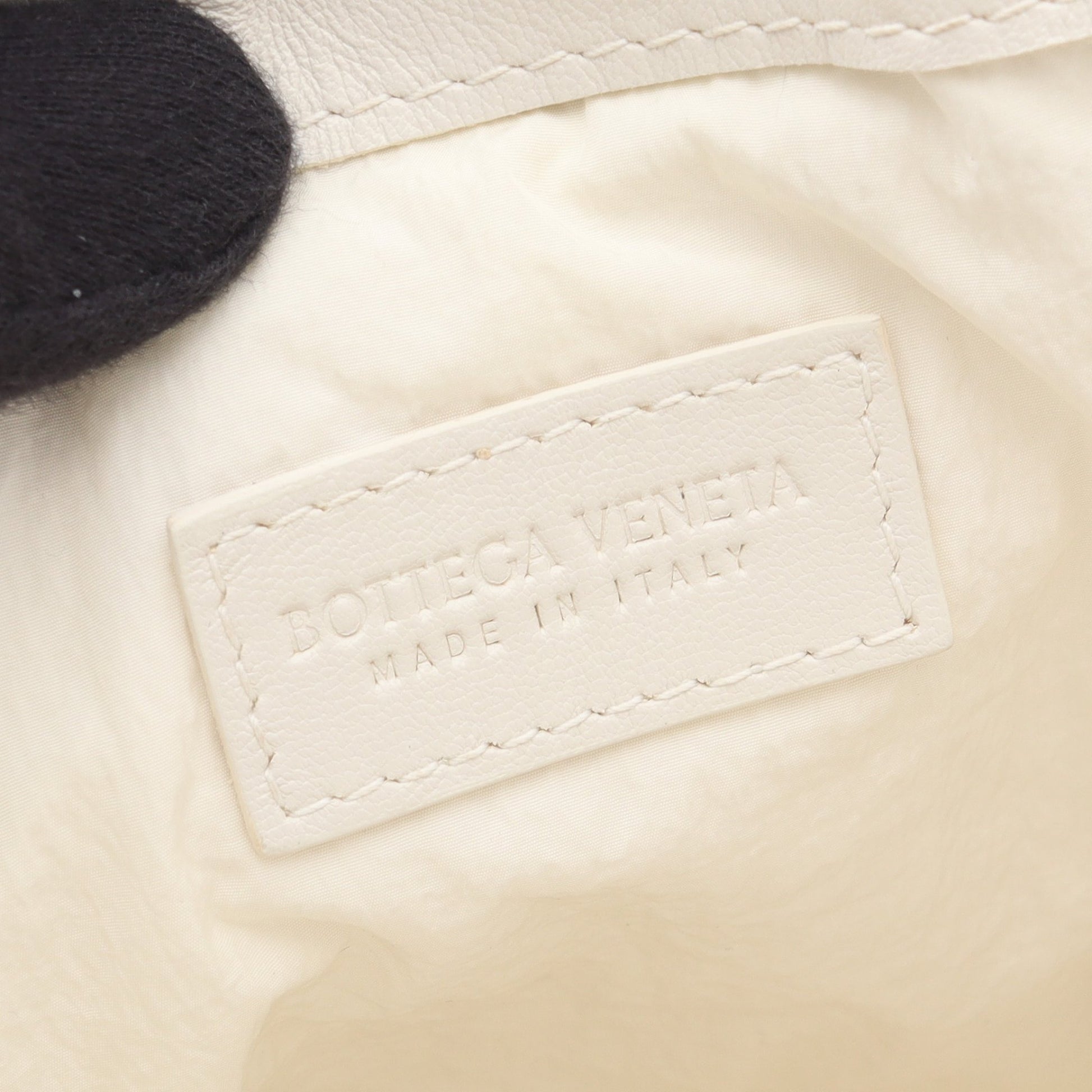 DUST BAG ダストバッグ イントレチャート ワンショルダーバッグ レザー オフホワイト ボッテガヴェネタ バッグ BOTTEGA VENETA