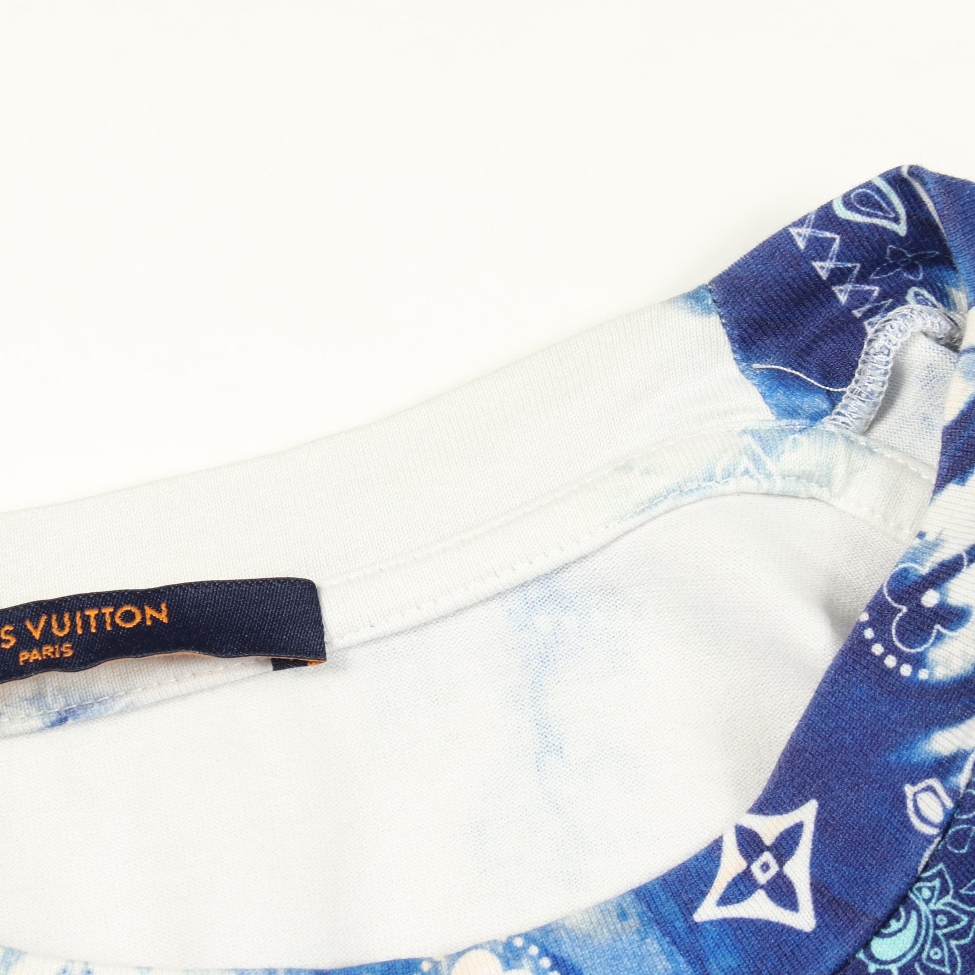 モノグラムバンダナプリント クルーネック 半袖Tシャツ コットン ホワイト ブルー ルイヴィトン トップス LOUIS VUITTON