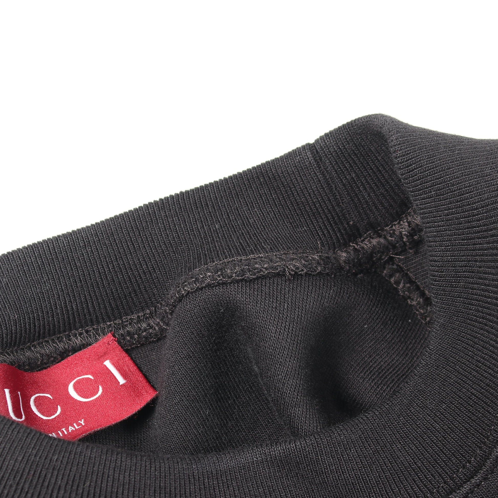 エンボスロゴ スウェットシャツ コットン ブラック グッチ トップス GUCCI