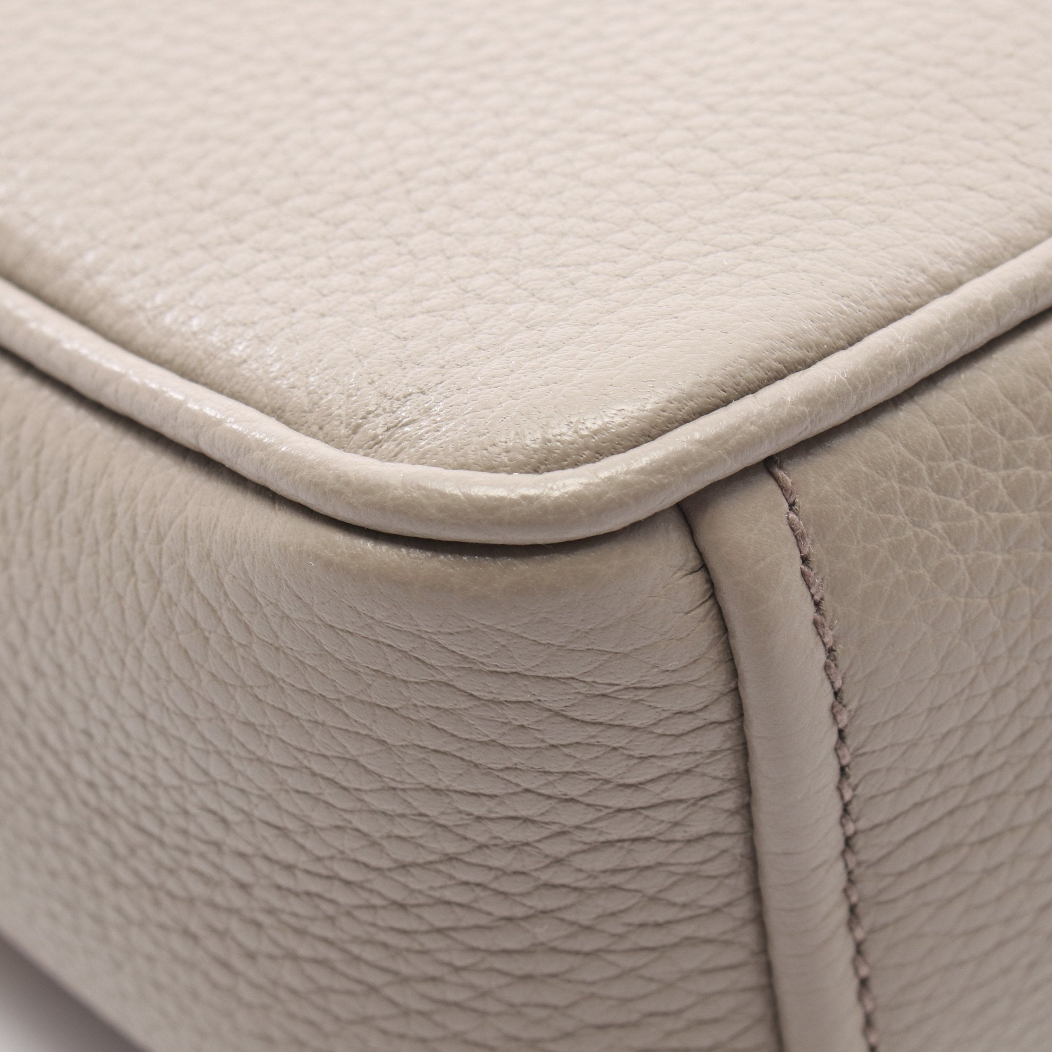 プラダ　PRADA ライトグレー　ベージュ　レザージャケット Sサイズ VITELLO PHEXIX ショルダーバッグ レザー グレーベージュ プラダ – RECLO