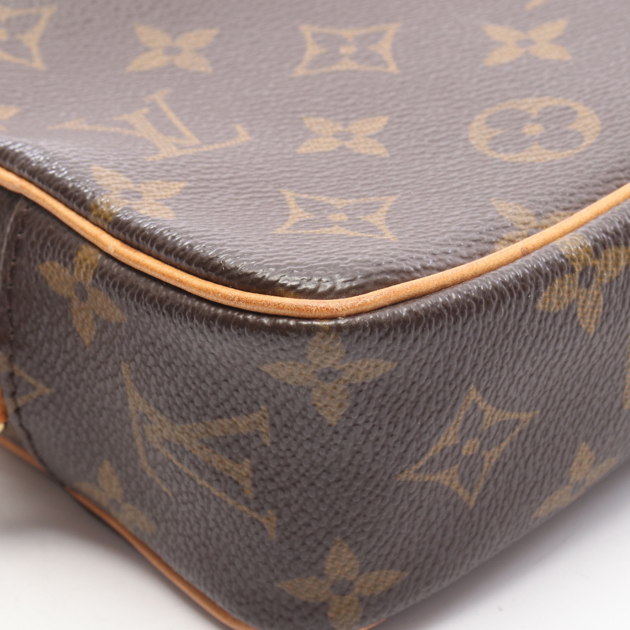LOUIS VUITTON ルイヴィトン ポシェット シテ ショルダーバッグ 【公式