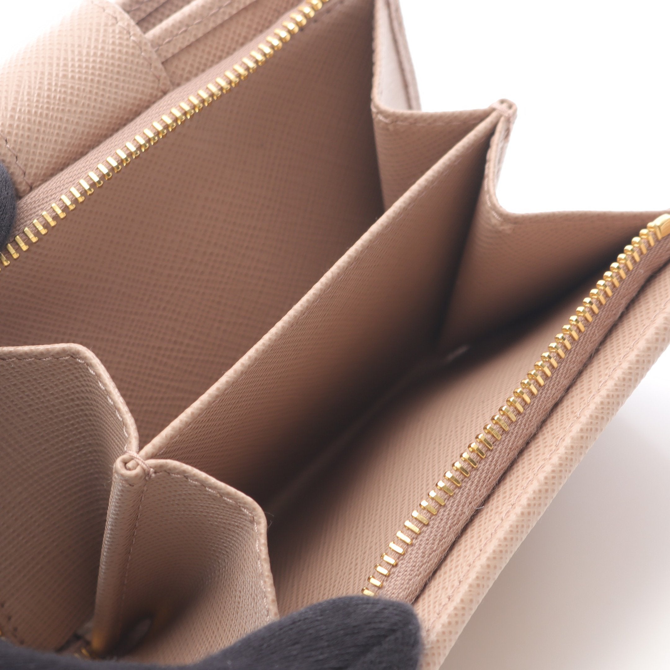 SAFFIANO TRIANG 二つ折り財布 サフィアーノレザー ピンクベージュ
