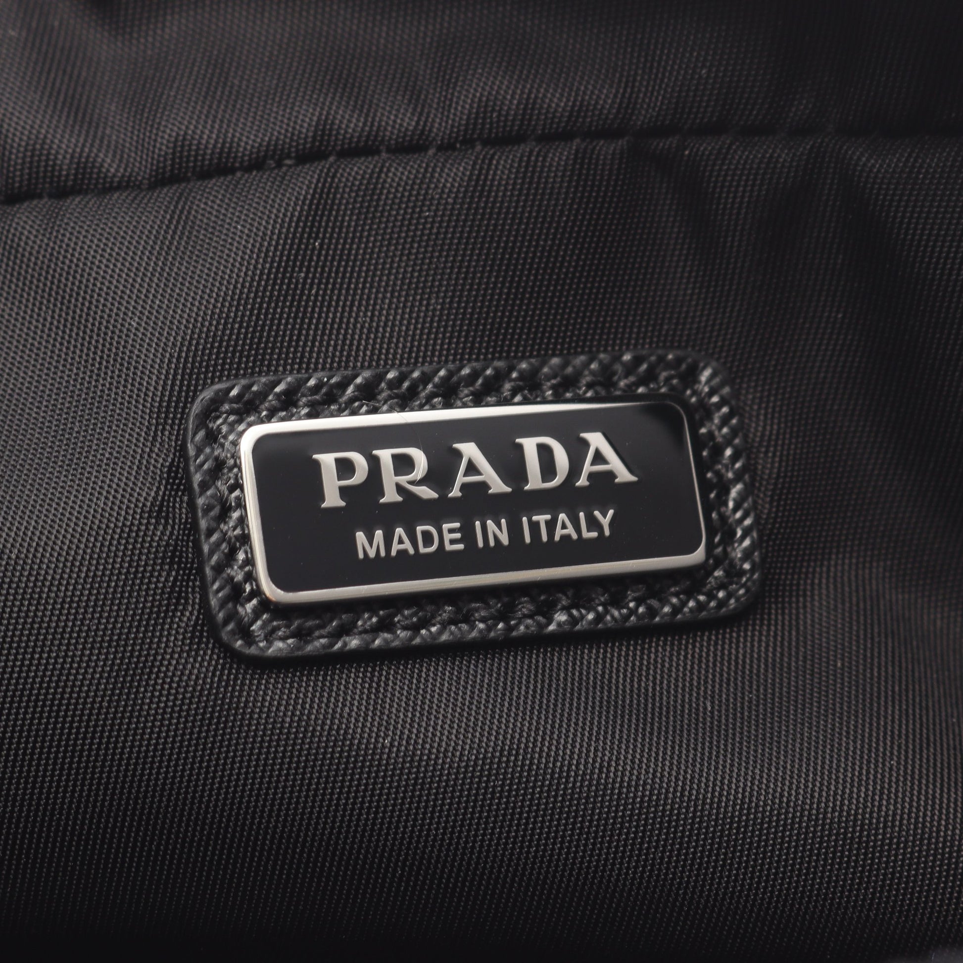 トライアングルロゴ ポーチ ナイロン サフィアーノレザー ブラック プラダ 財布・小物 PRADA
