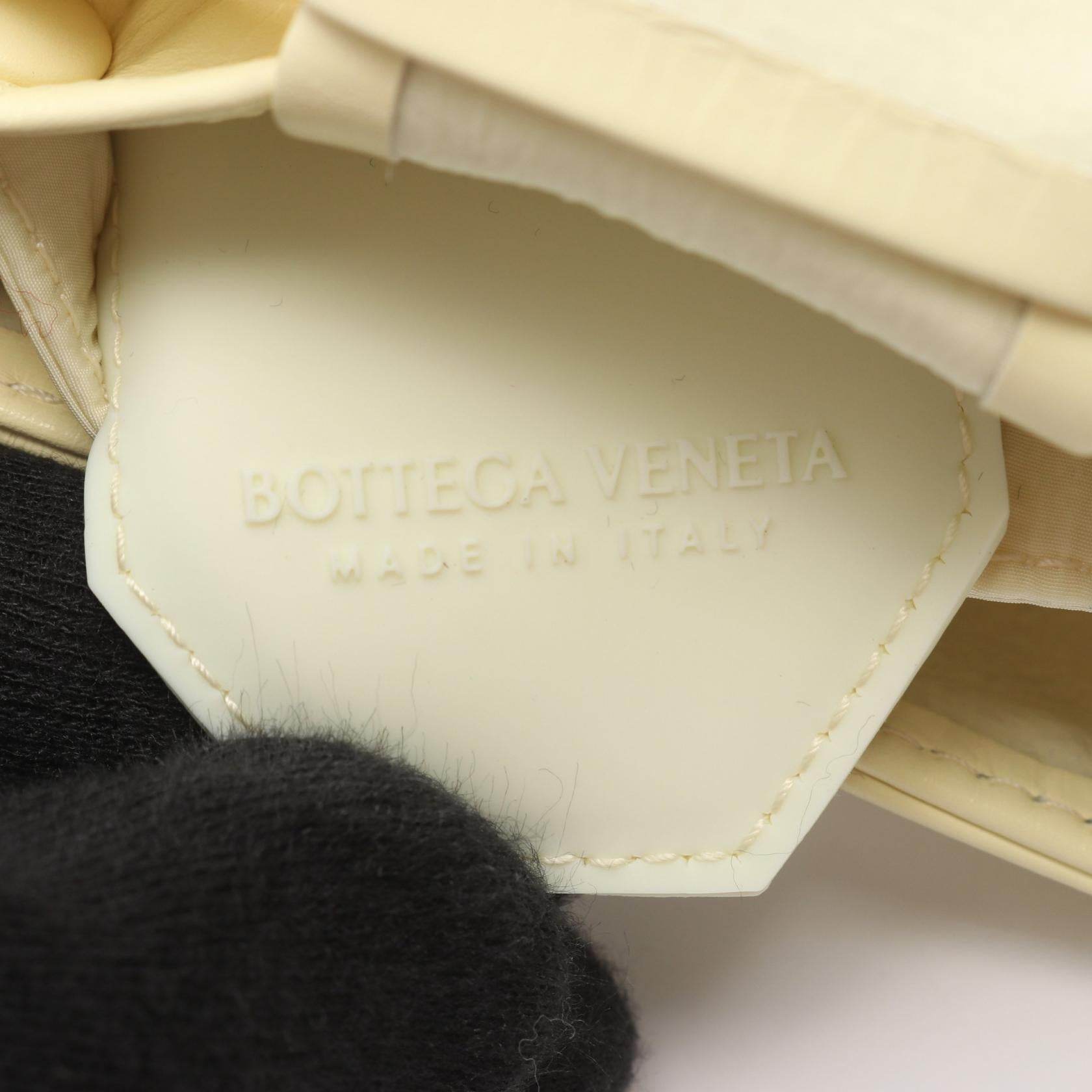 マキシイントレチャート カセット ミニ バッグ ショルダーバッグ レザー ライトイエロー ボッテガヴェネタ バッグ BOTTEGA VENETA