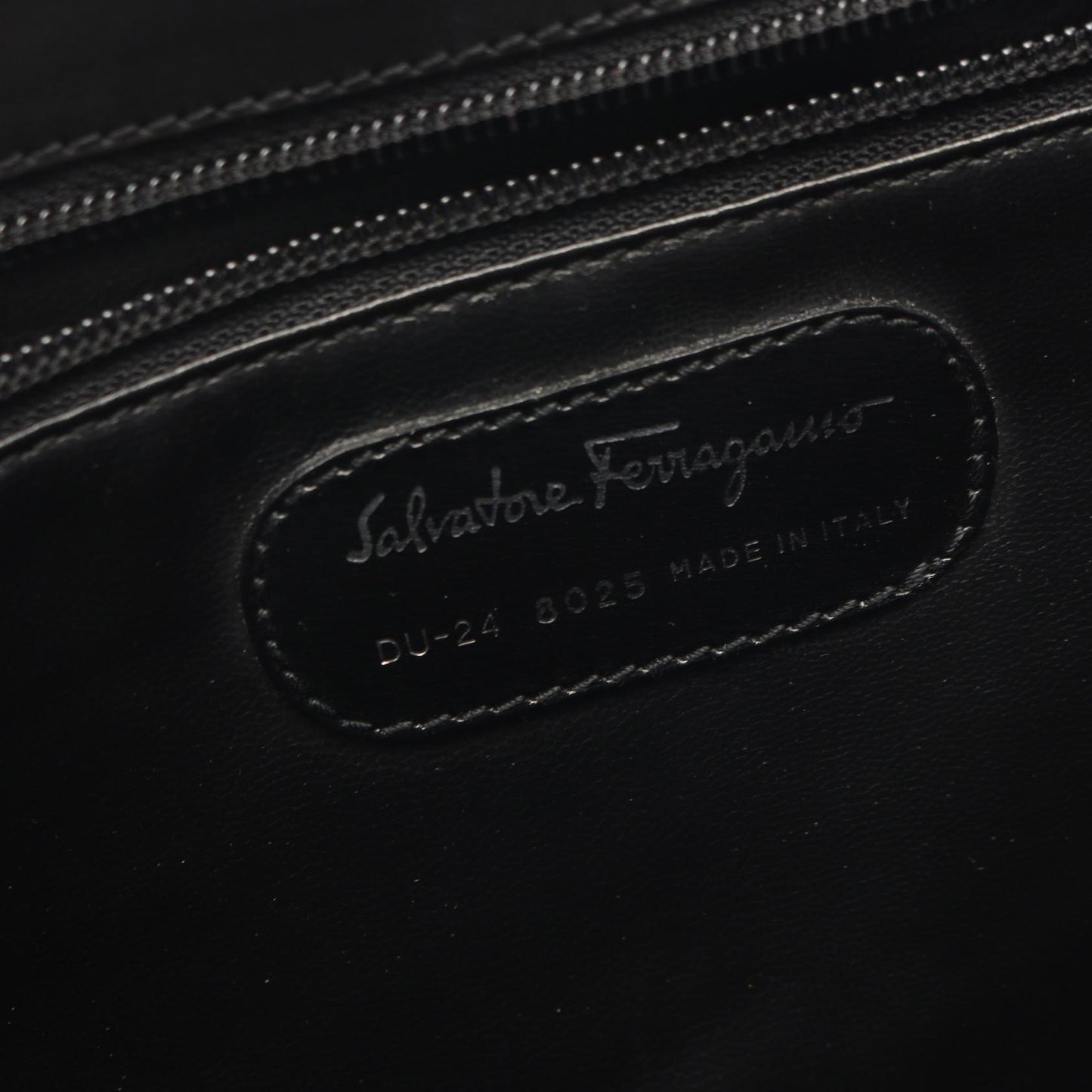 メッセンジャーバッグ ショルダーバッグ レザー ブラック サルヴァトーレフェラガモ バッグ Salvatore Ferragamo