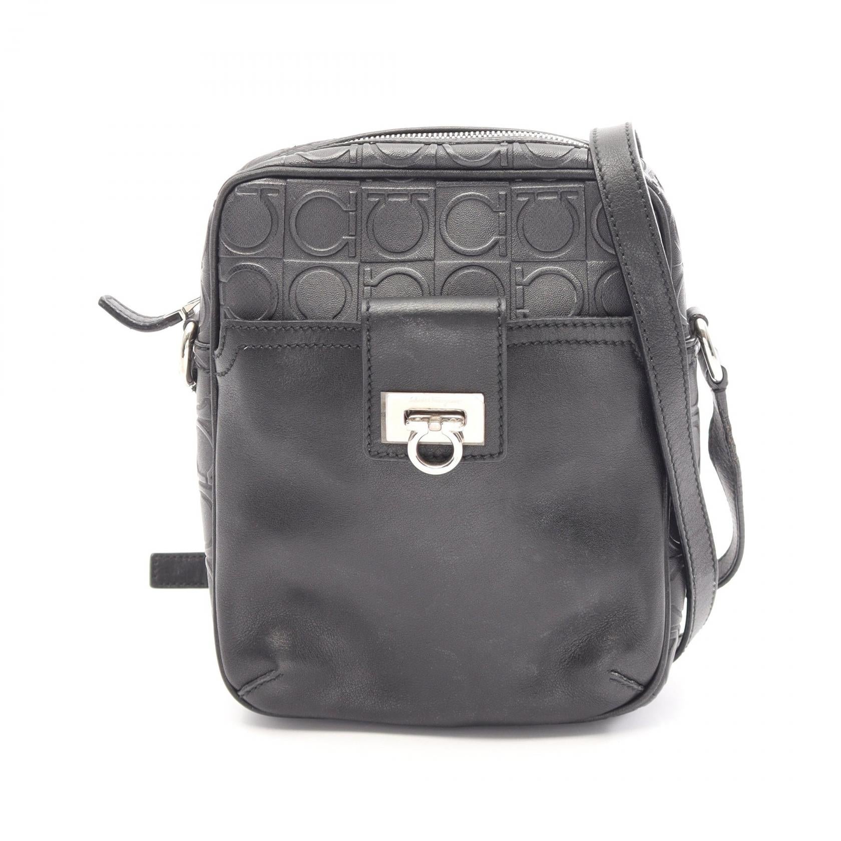 ガンチーニ ショルダーバッグ レザー ブラック サルヴァトーレフェラガモ バッグ Salvatore Ferragamo
