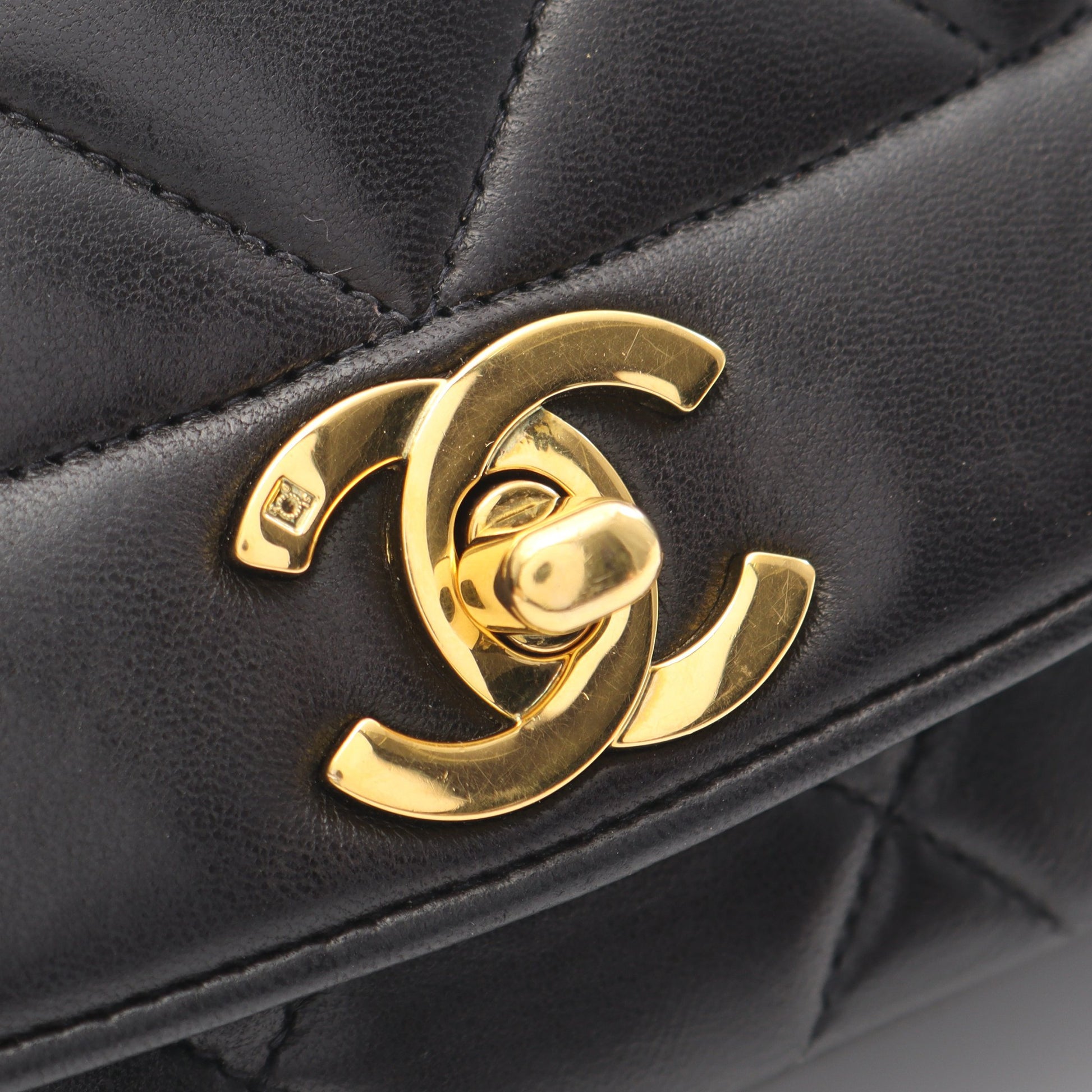 マトラッセ ダイアナフラップ チェーンショルダーバッグ レザー ブラック ゴールド金具 シャネル バッグ CHANEL