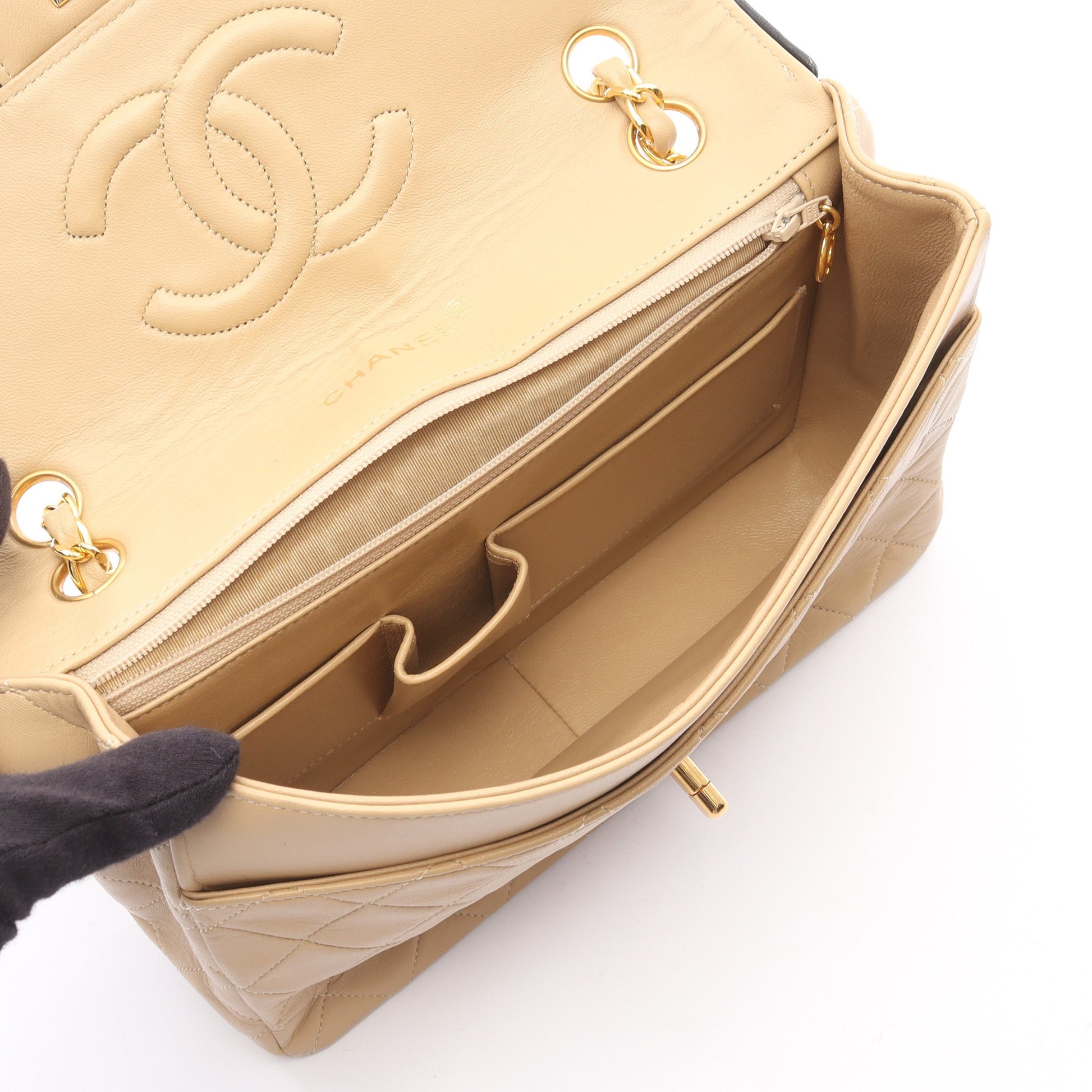 マトラッセ シングルフラップ チェーンショルダーバッグ ラムスキン ベージュ ブラック ゴールド金具 シャネル バッグ CHANEL
