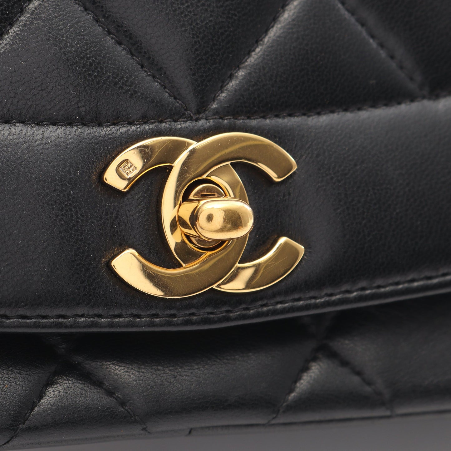 マトラッセ ダイアナフラップ チェーンショルダーバッグ ラムスキン ブラック ゴールド金具 シャネル バッグ CHANEL