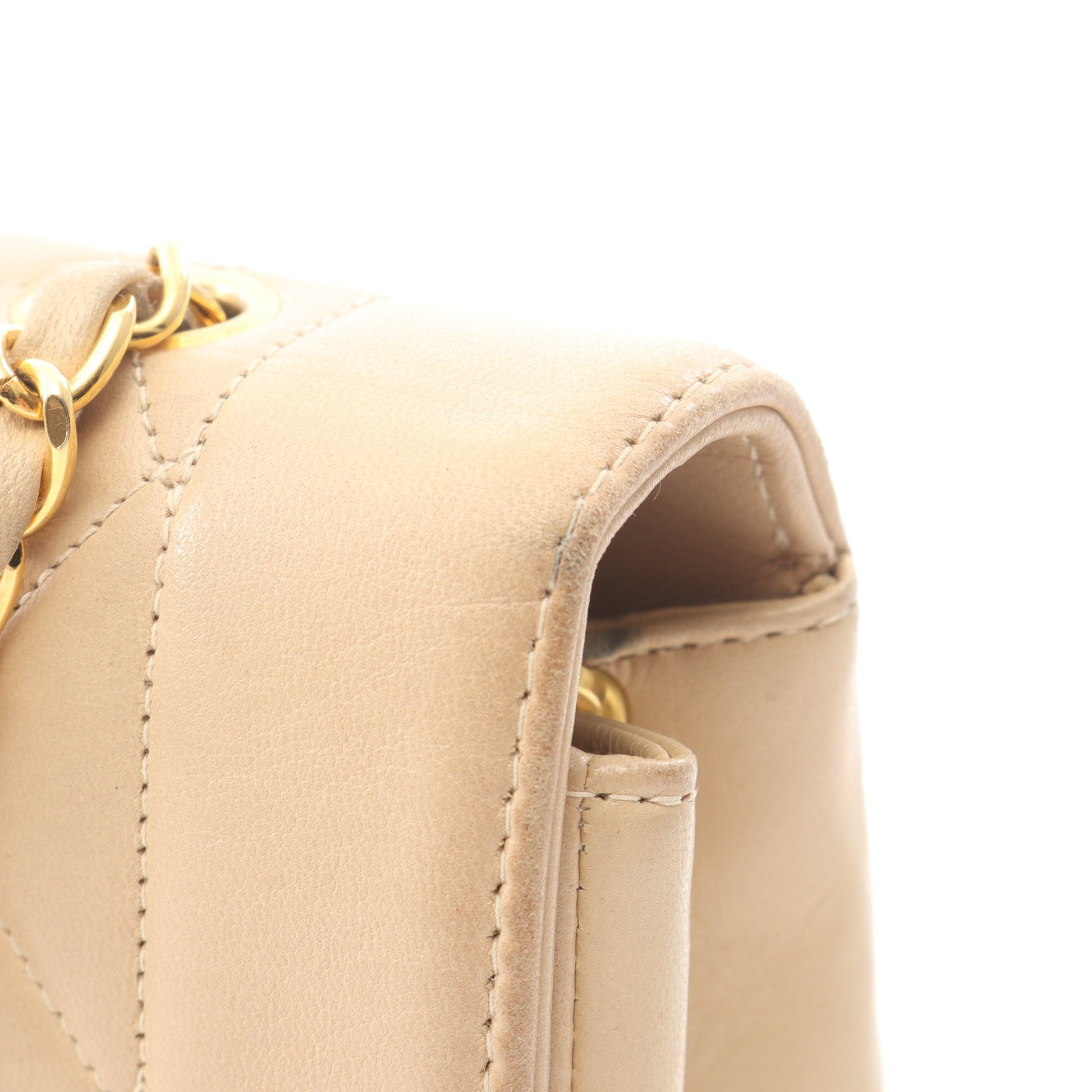 マトラッセ ダイアナフラップ チェーンショルダーバッグ ラムスキン ベージュ ゴールド金具 シャネル バッグ CHANEL