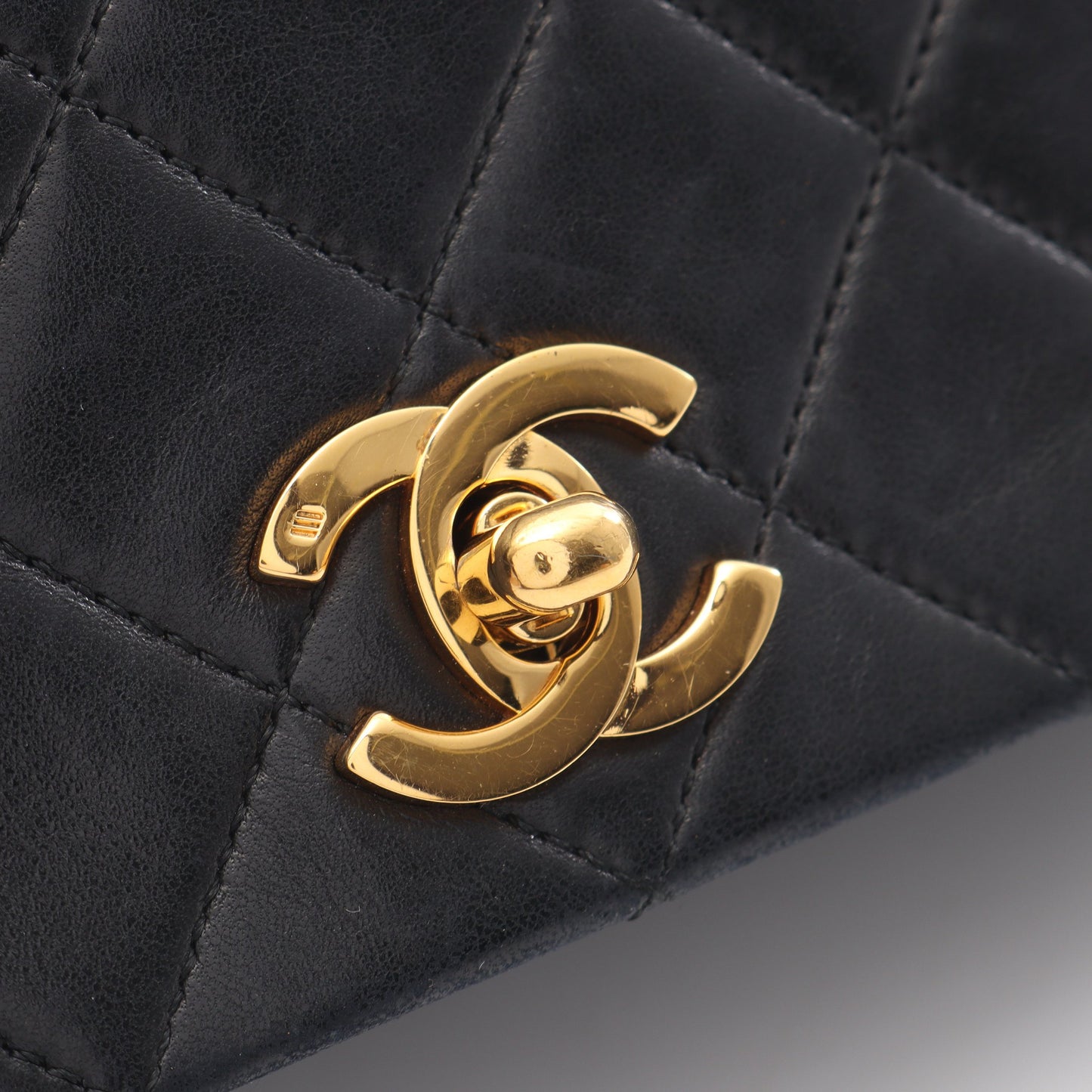 フルフラップ マトラッセ チェーンショルダーバッグ ラムスキン ブラック ゴールド金具 シャネル バッグ CHANEL