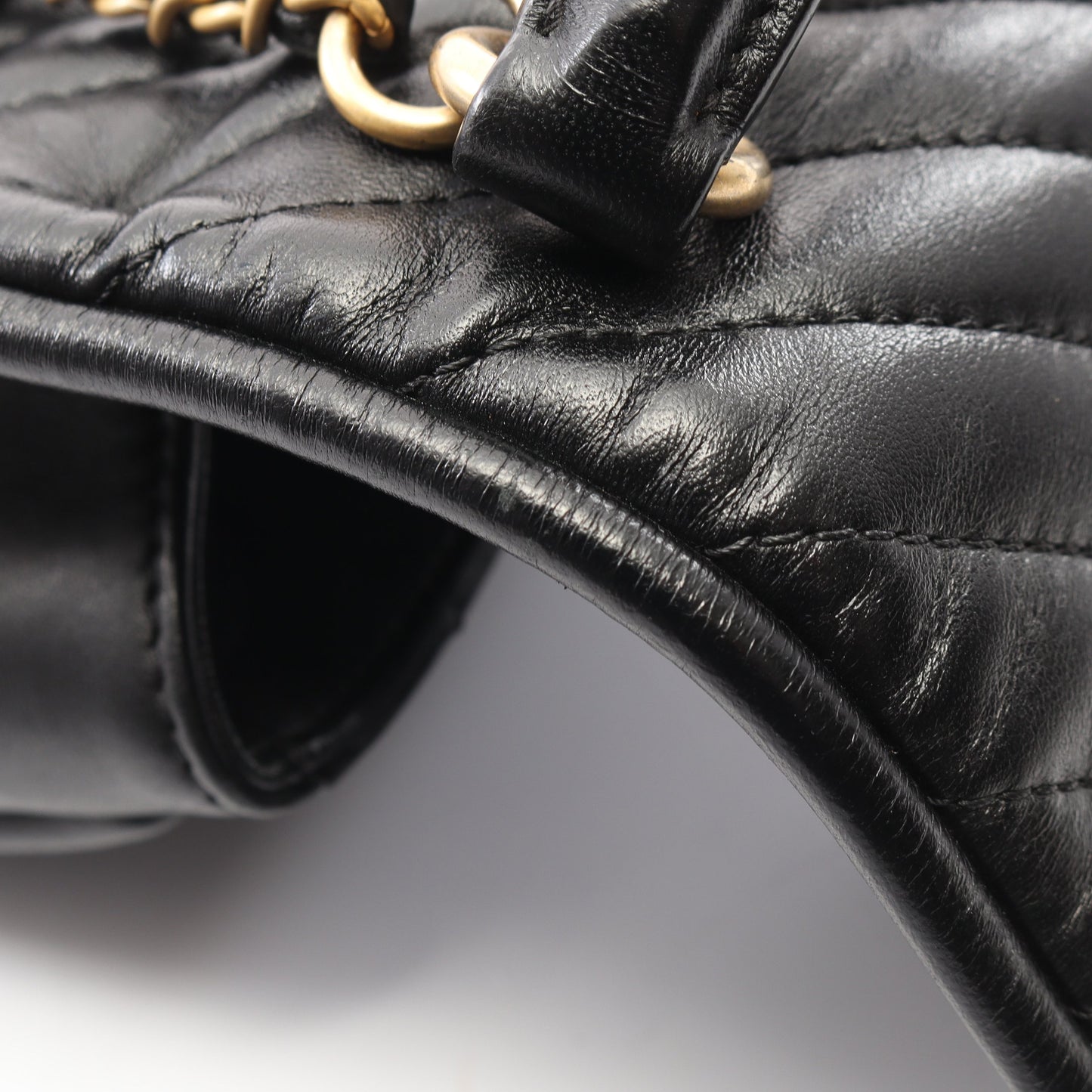 シェブロン Vステッチ 2WAY チェーンショルダーバッグ ラムスキン ブラック ゴールド金具 シャネル バッグ CHANEL