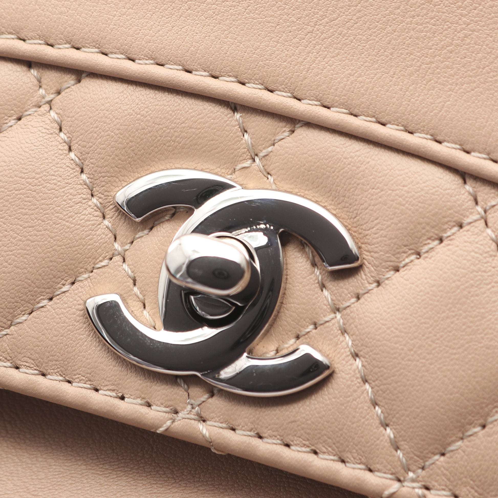 マトラッセ Wチェーンショルダーバッグ ラムスキン ベージュ シルバー金具 シャネル バッグ CHANEL