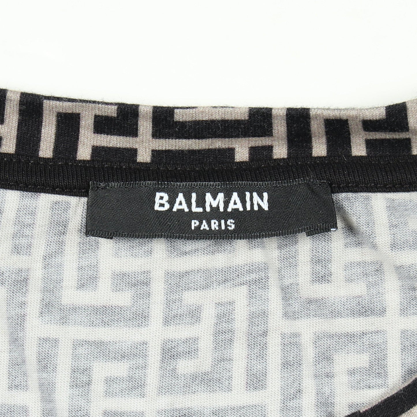 ロゴ総柄 クルーネック 半袖Tシャツ コットン グレーベージュ ブラック バルマン トップス BALMAIN