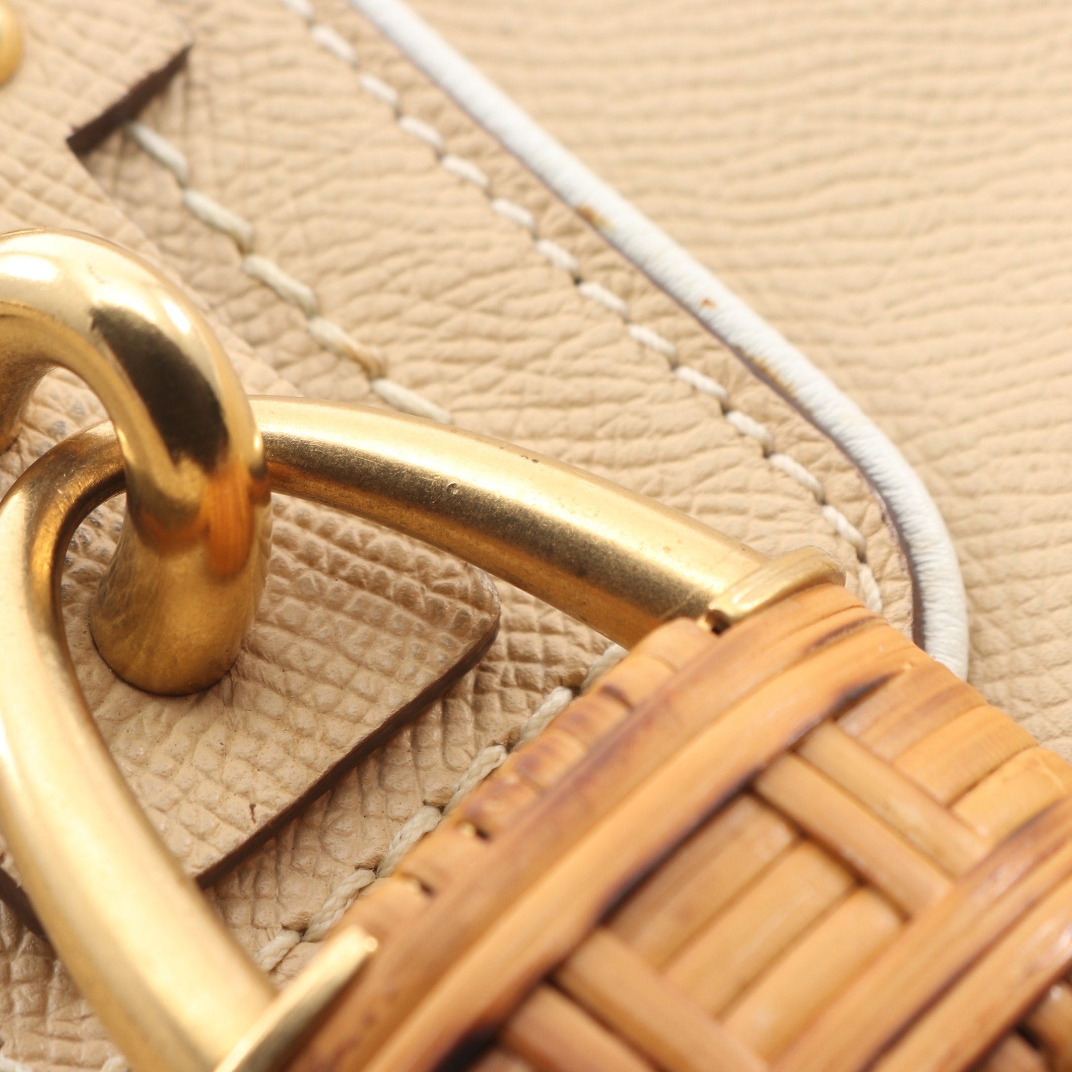 美品 サルヴァトーレフェラガモ 型押し ショルダーバッグ  ゴールド 希少 Salvatore Ferragamo フェラガモ FERRAGAMO ハンドバッグ ショルダー