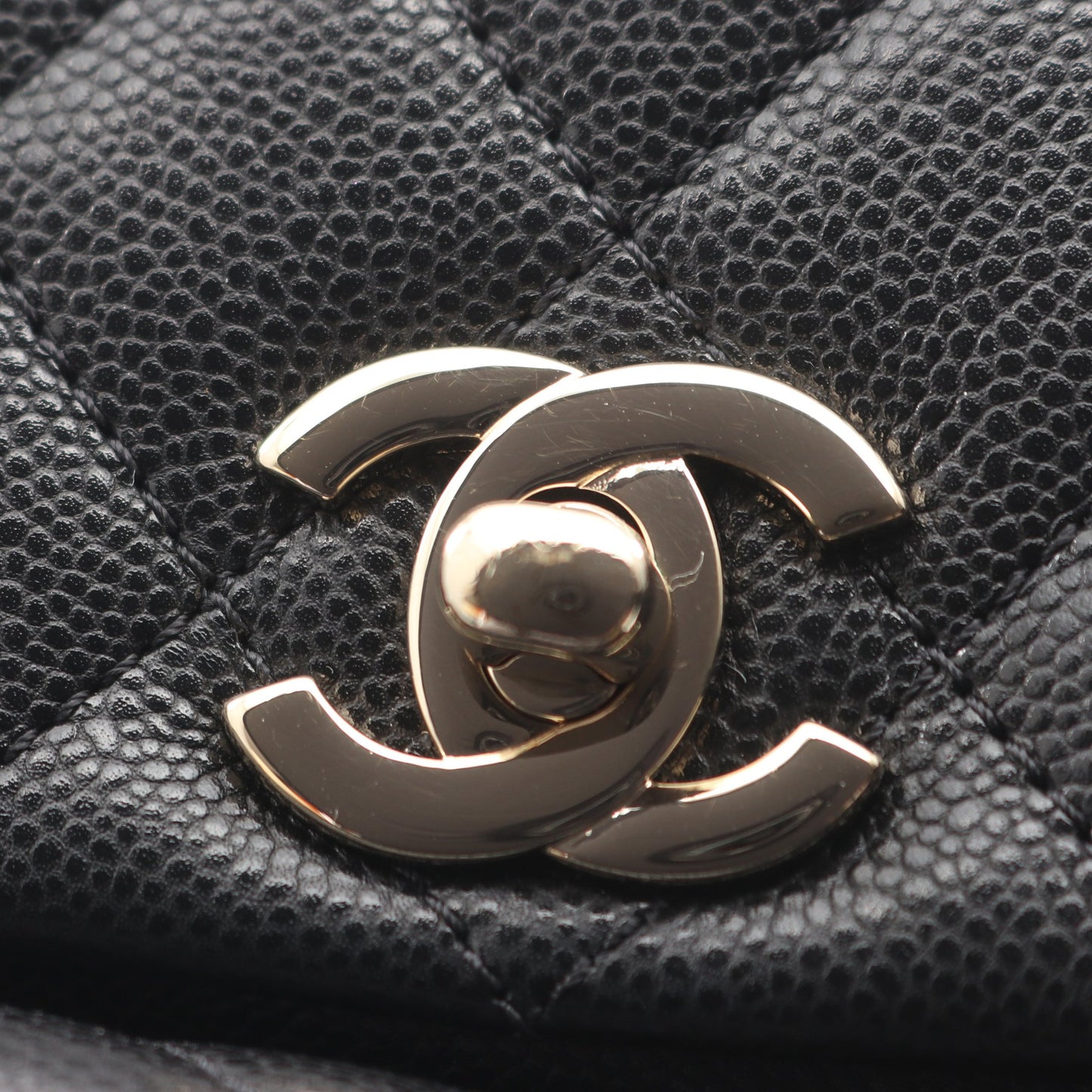 マトラッセ バックパック リュックサック キャビアスキン ブラック ゴールド金具 シャネル バッグ CHANEL