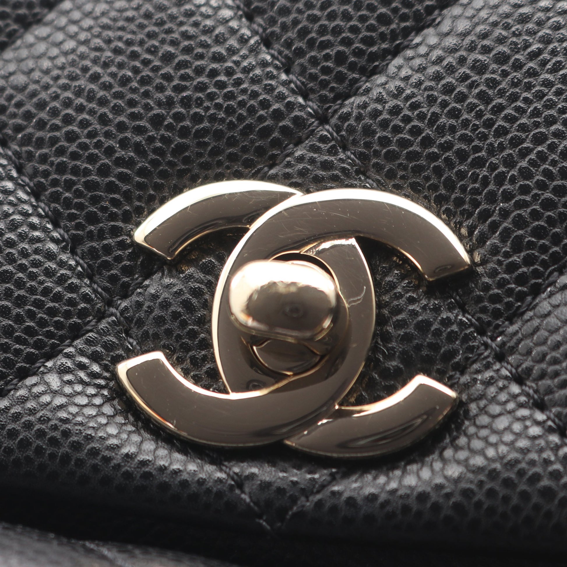 マトラッセ バックパック リュックサック キャビアスキン ブラック ゴールド金具 シャネル バッグ CHANEL