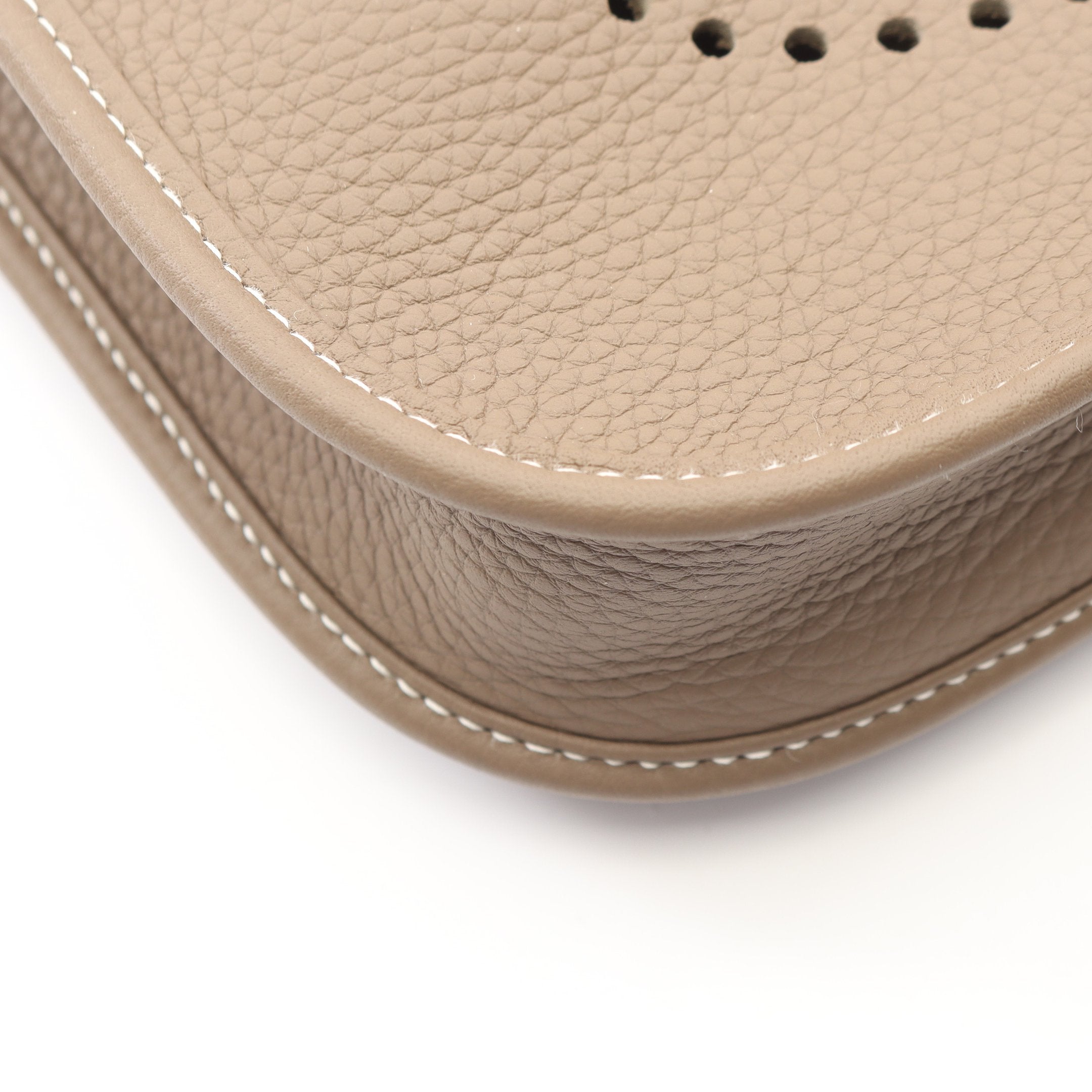 エルメス HERMES ショルダーバッグ エヴリン 23 トリヨンクレマンス グレージュ ゴールド金具 新品 未使用 グレージュ 2025年製 K 【箱】【中古】 エヴリン23 エトゥープ ショルダーバッグ トリヨンクレマンス グレー