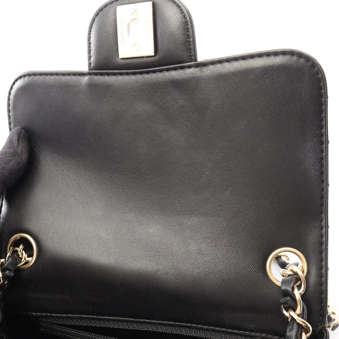 シェブロン Vステッチ ミニ チェーンショルダーバッグ ラムスキン ブラック ゴールド金具 シャネル バッグ CHANEL