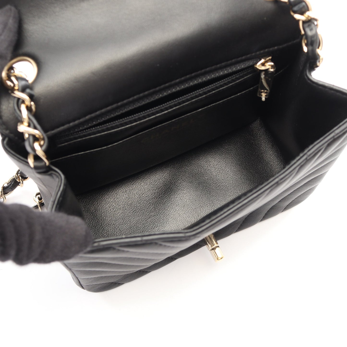シェブロン Vステッチ ミニ チェーンショルダーバッグ ラムスキン ブラック ゴールド金具 シャネル バッグ CHANEL