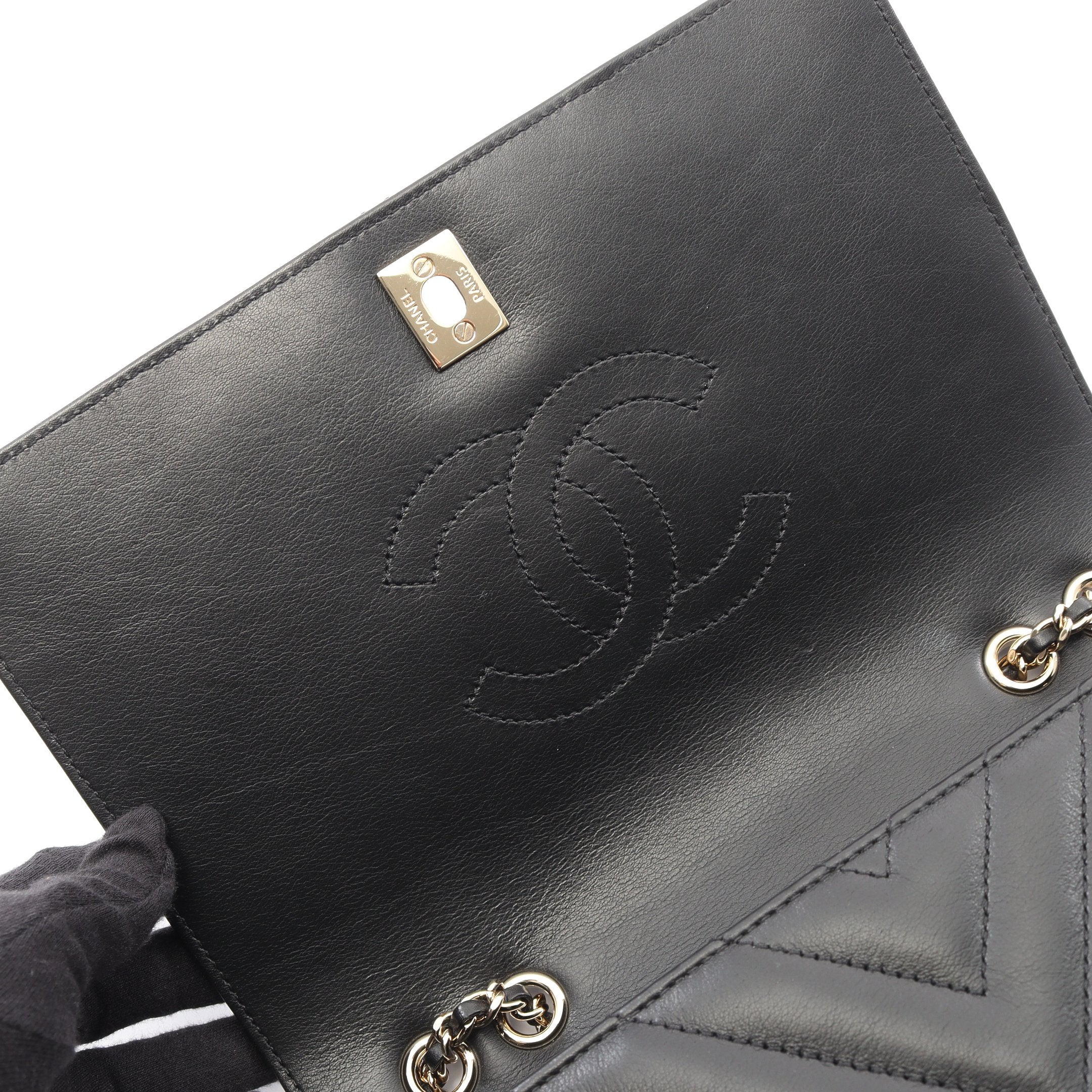 CHANEL Vステッチ　ラムスキン　三つ折り財布　 ゴールド金具 シェブロン シャネル/3つ折り財布/Vステッチ(シェブロン)/ブルーの買取実績