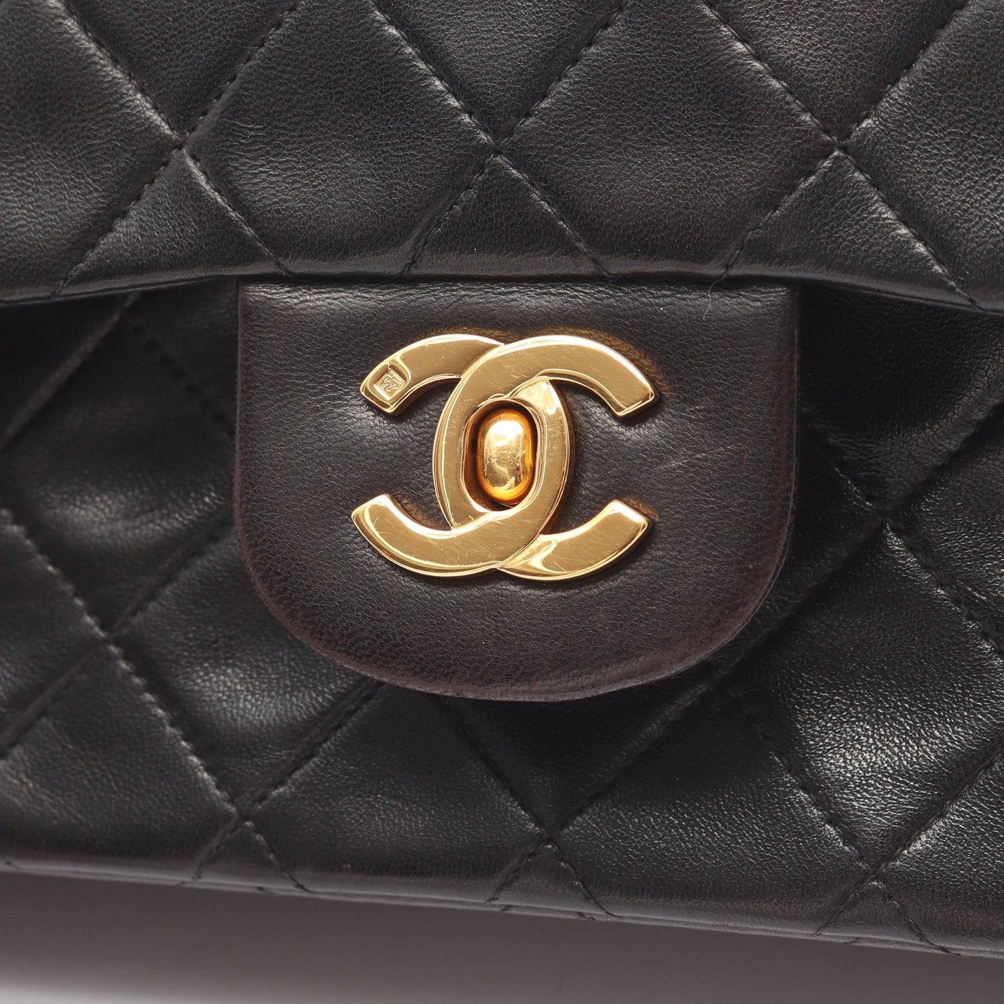 マトラッセ Wフラップ Wチェーンショルダーバッグ ラムスキン ブラック ゴールド金具 シャネル バッグ CHANEL