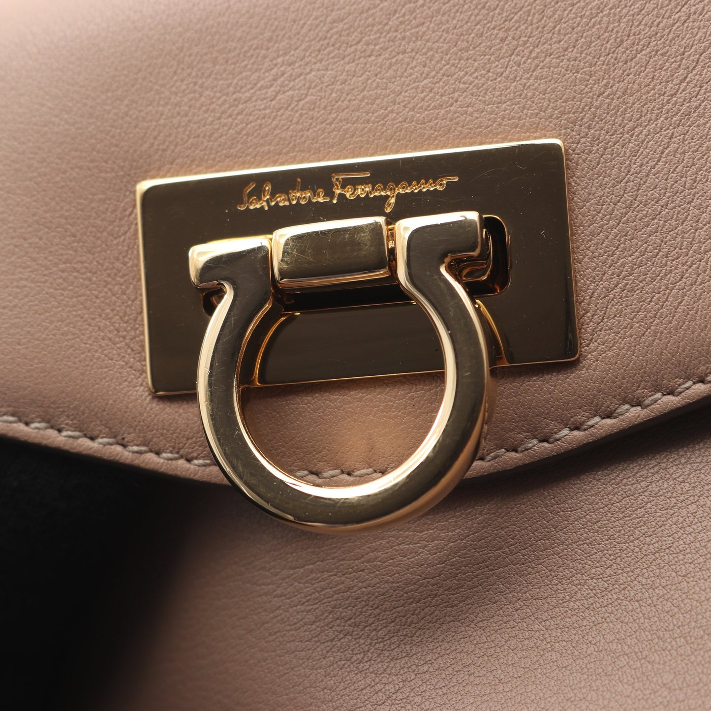 ガンチーニ 2WAY ハンドバッグ チェーンハンドバッグ レザー グレーベージュ サルヴァトーレフェラガモ バッグ Salvatore Ferragamo