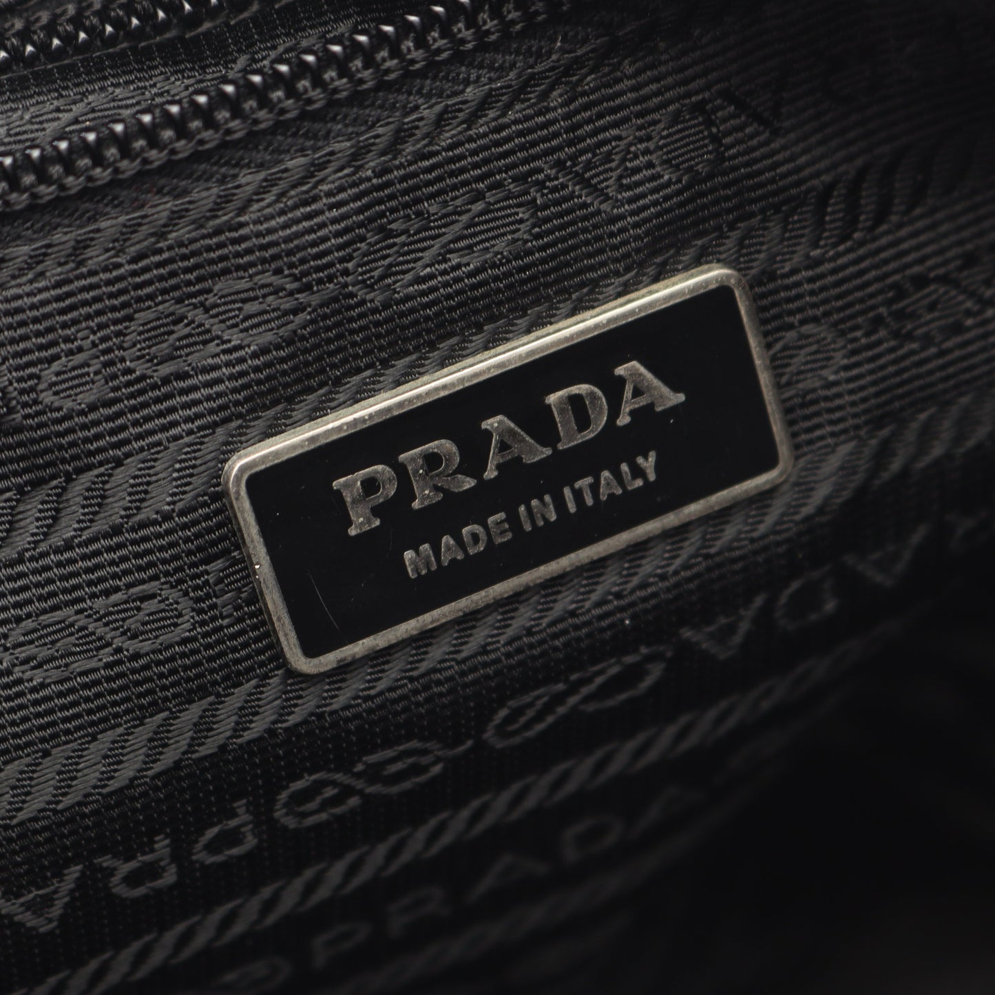 トライアングルロゴ ショルダーバッグ ナイロン サフィアーノレザー ブラック プラダ バッグ PRADA