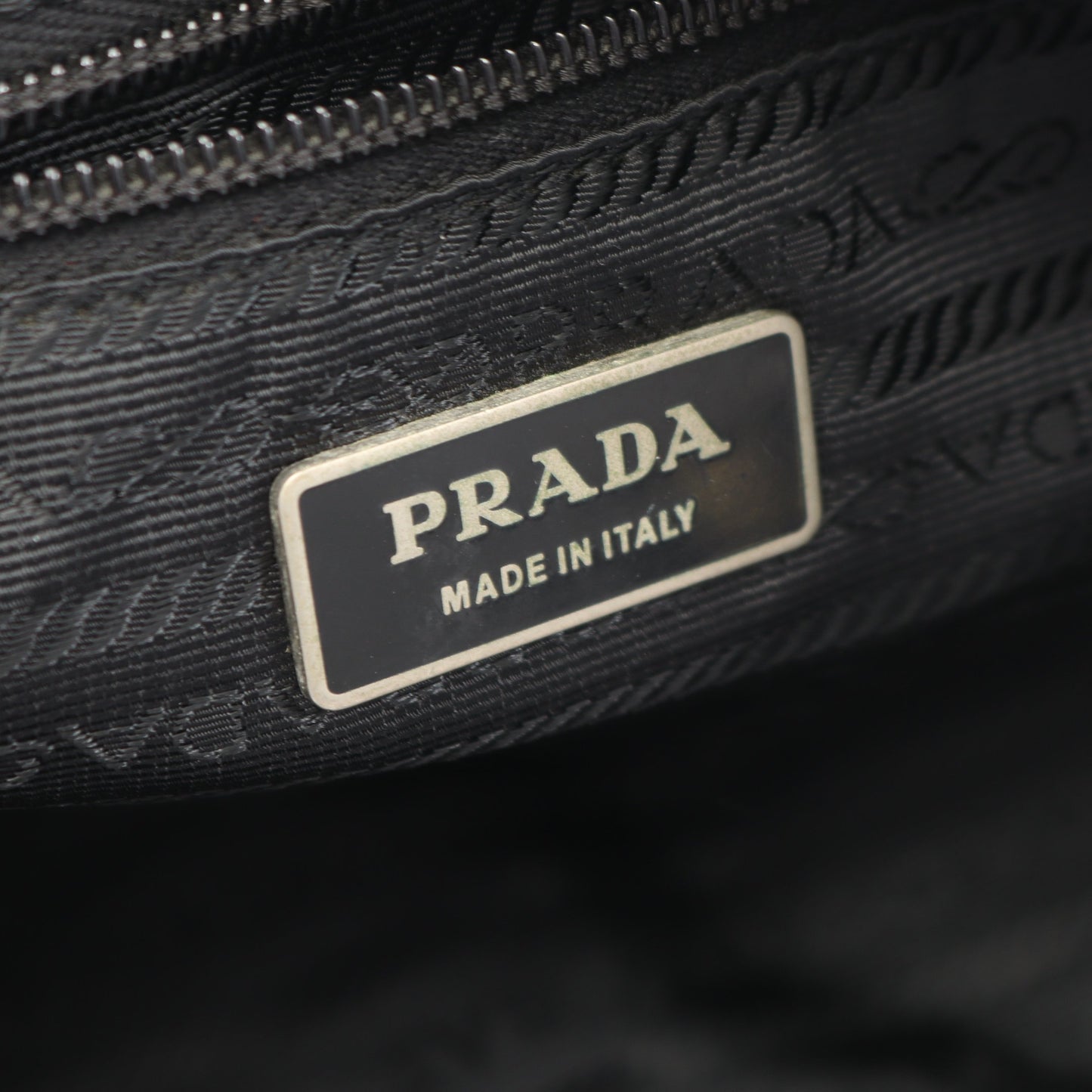 トライアングルロゴ ショルダーバッグ ナイロン サフィアーノレザー ブラック プラダ バッグ PRADA