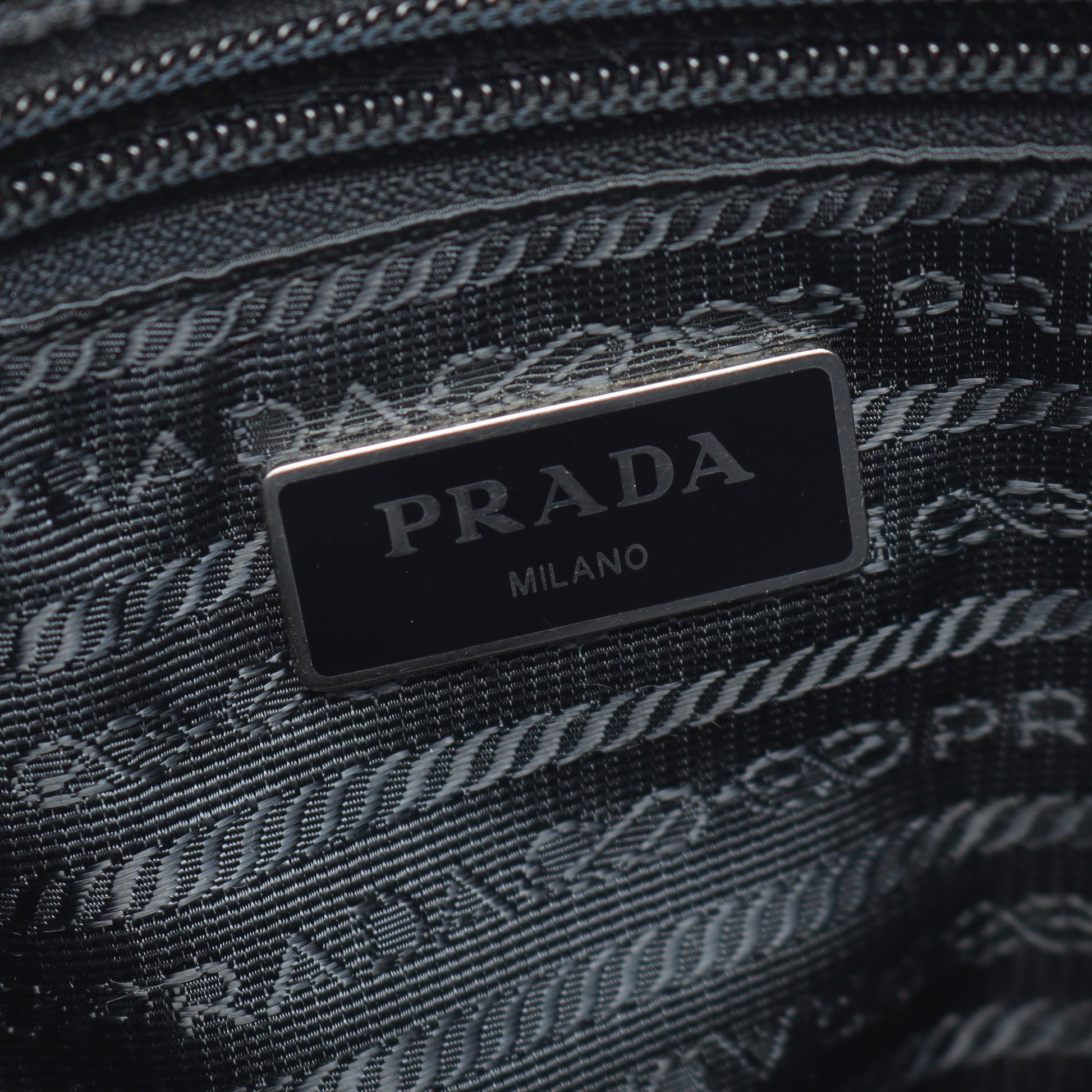 トライアングルロゴ ショルダーバッグ ナイロン サフィアーノレザー ネイビー プラダ バッグ PRADA