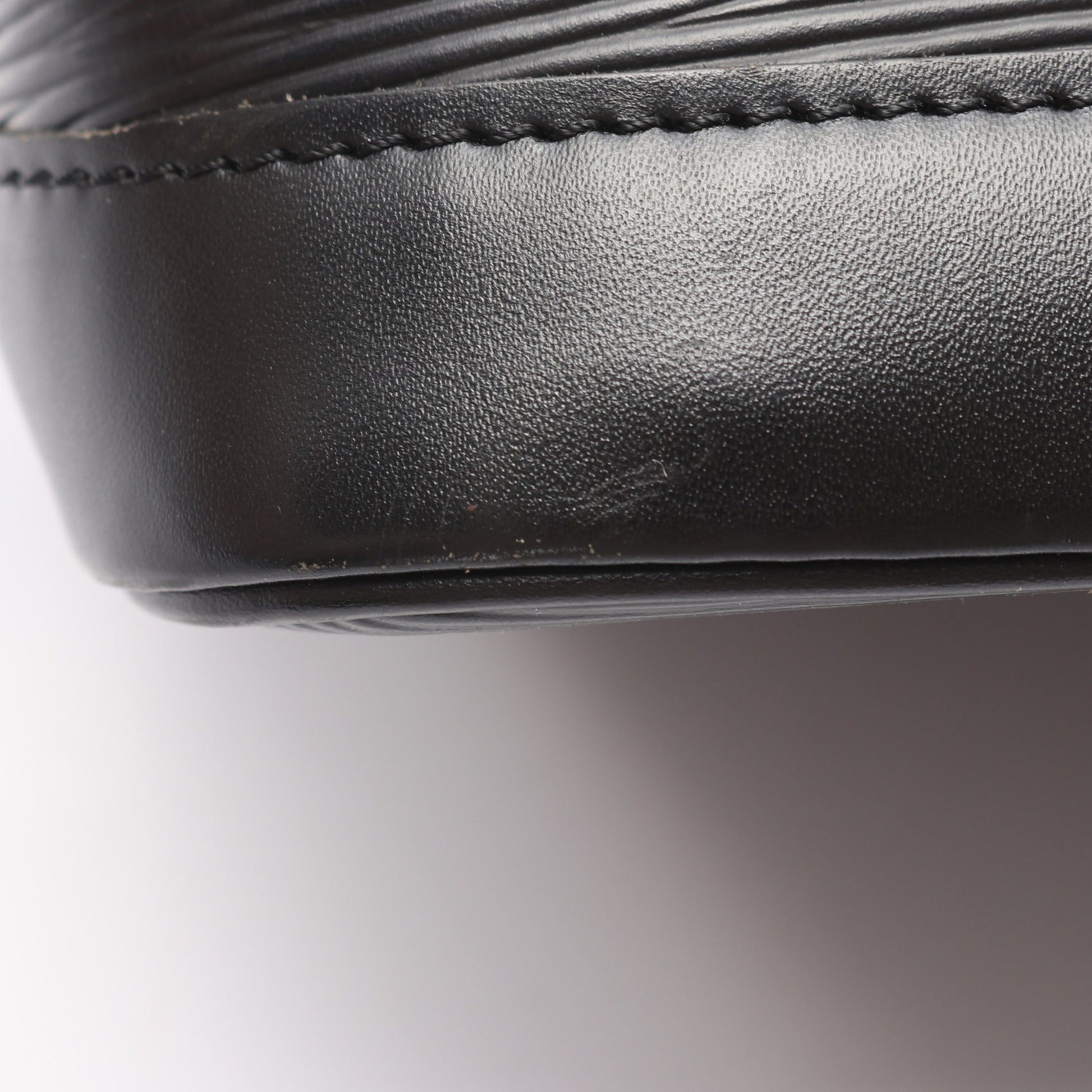 アルマ エピ ノワール ハンドバッグ レザー ブラック ルイヴィトン バッグ LOUIS VUITTON