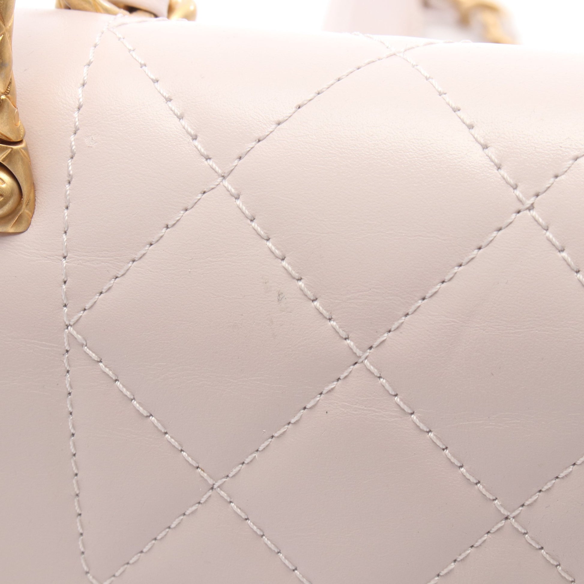 マトラッセ チェーンショルダーバッグ レザー ライトピンク ゴールド金具 シャネル バッグ CHANEL