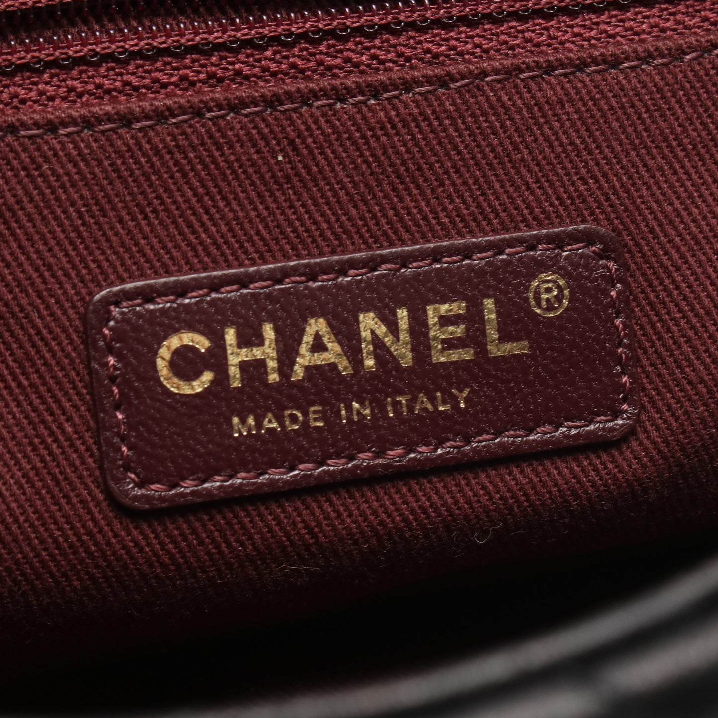 シェブロン Vステッチ チェーンショルダーバッグ レザー ブラック ゴールド金具 シャネル バッグ CHANEL