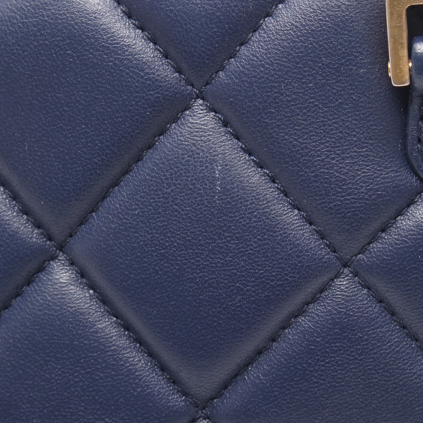 マトラッセ チェーンショルダーバッグ レザー ネイビー ゴールド金具 シャネル バッグ CHANEL