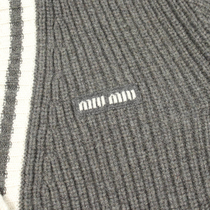 ロゴ Vネック カーディガン カシミヤ ウール グレー ホワイト ミュウミュウ トップス miu miu
