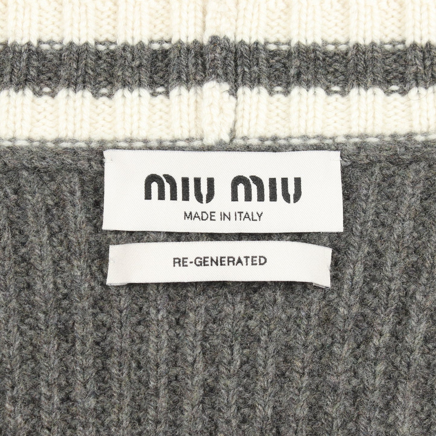 ロゴ Vネック カーディガン カシミヤ ウール グレー ホワイト ミュウミュウ トップス miu miu
