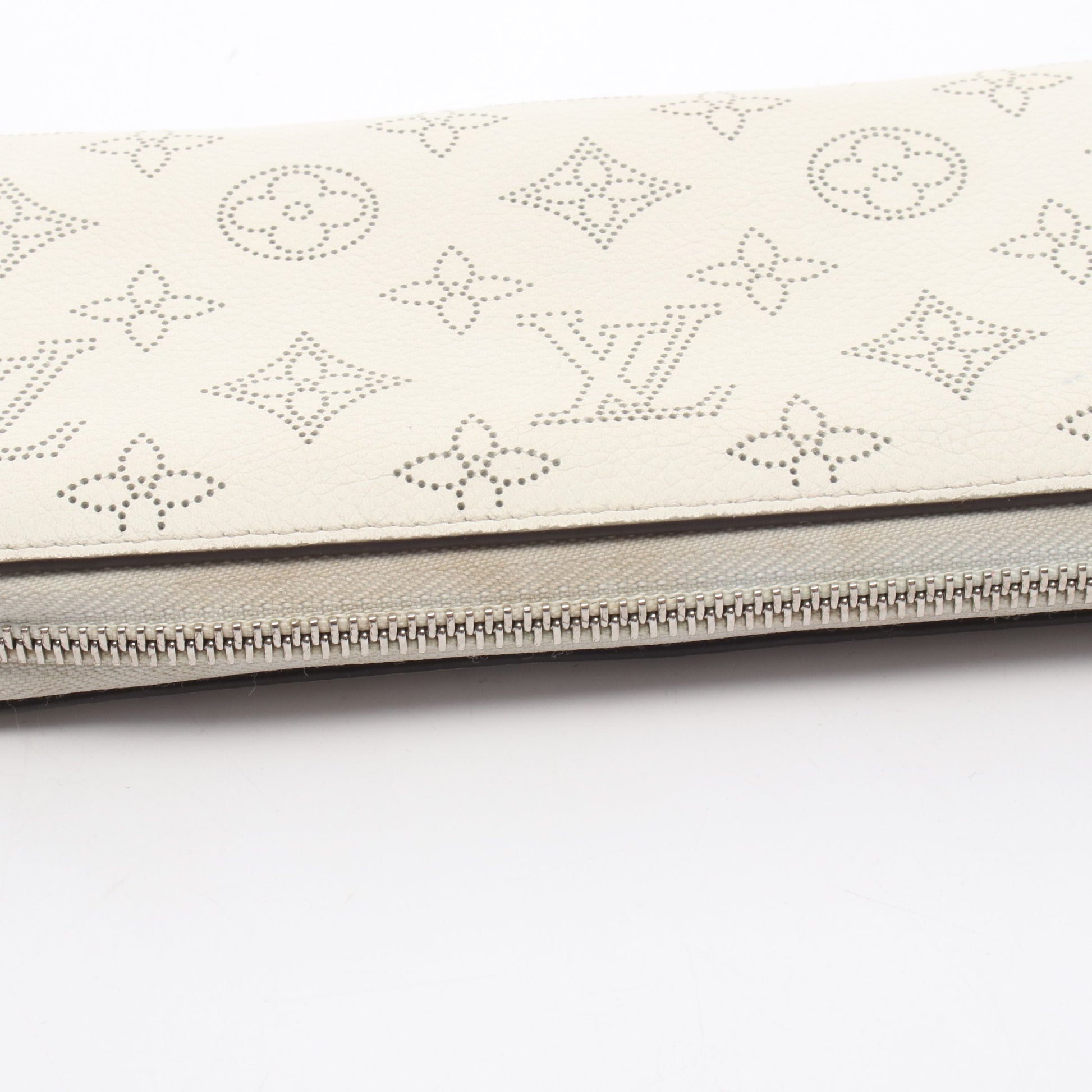 ジッピーウォレット マヒナ ブロン ラウンドファスナー長財布 レザー オフホワイト ルイヴィトン 財布・小物 LOUIS VUITTON