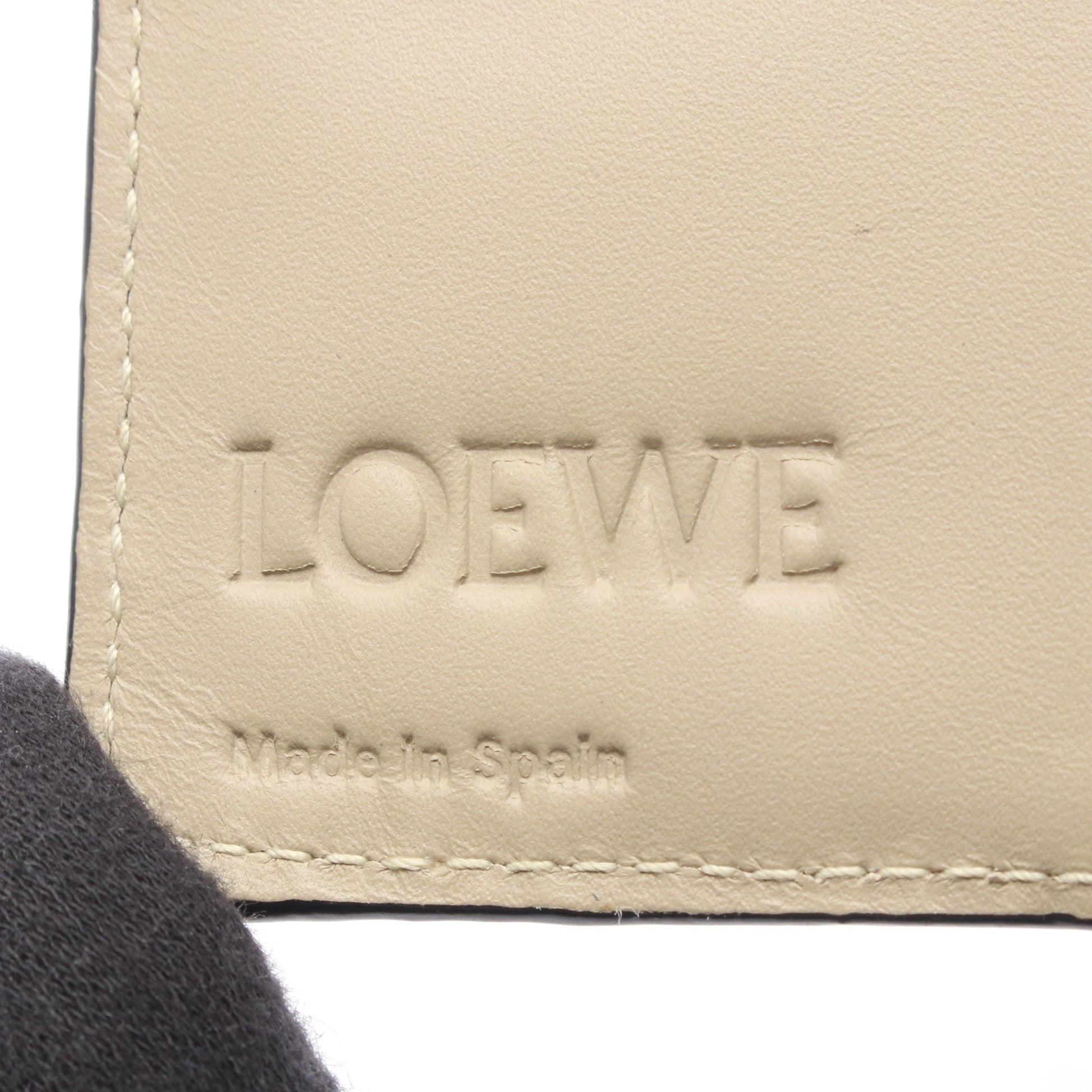 リピート アナグラム コンパクト ジップ ウォレット 二つ折り財布 レザー ライトベージュ ロエベ 財布・小物 LOEWE