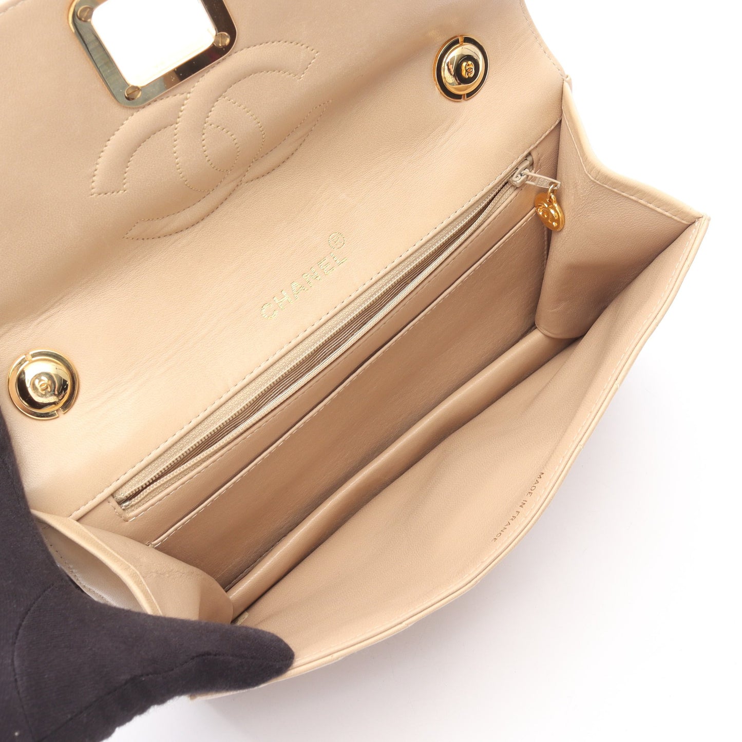 Vステッチ ショルダーバッグ ラムスキン ベージュ ゴールド金具 シャネル バッグ CHANEL