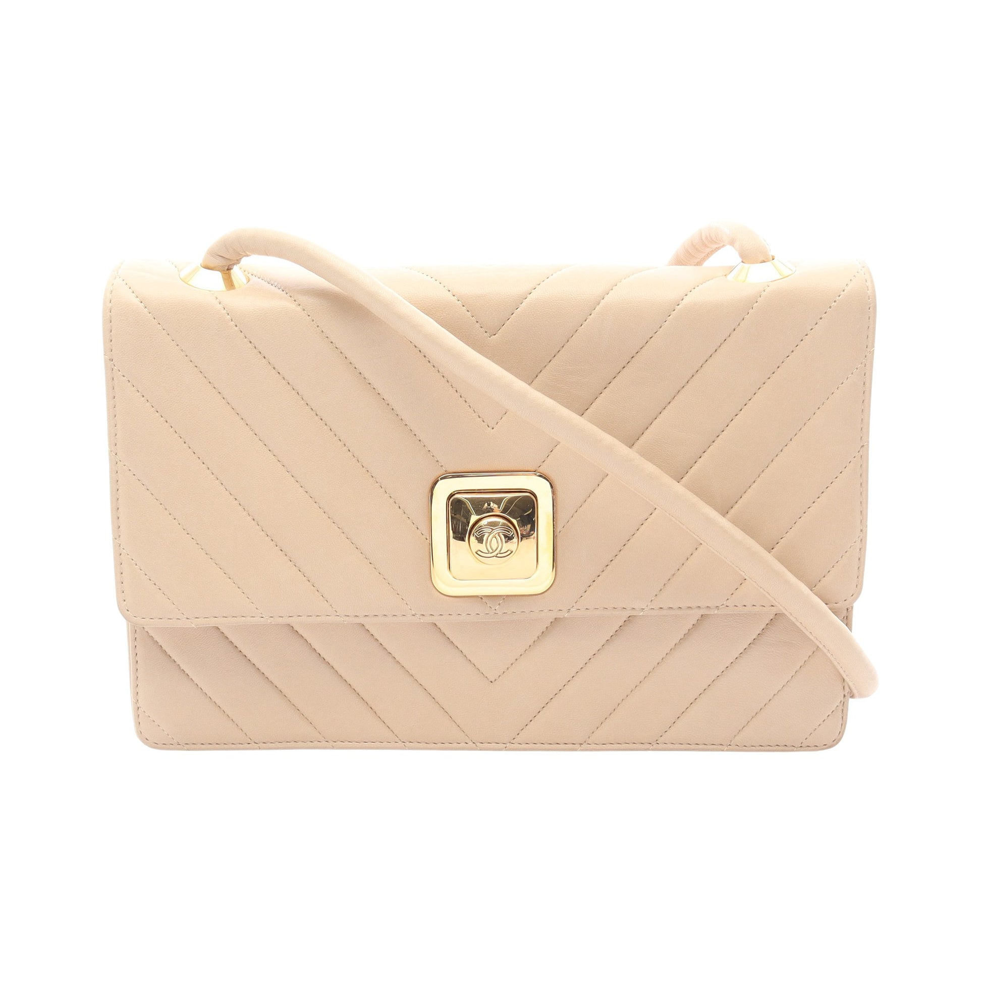 Vステッチ ショルダーバッグ ラムスキン ベージュ ゴールド金具 シャネル バッグ CHANEL
