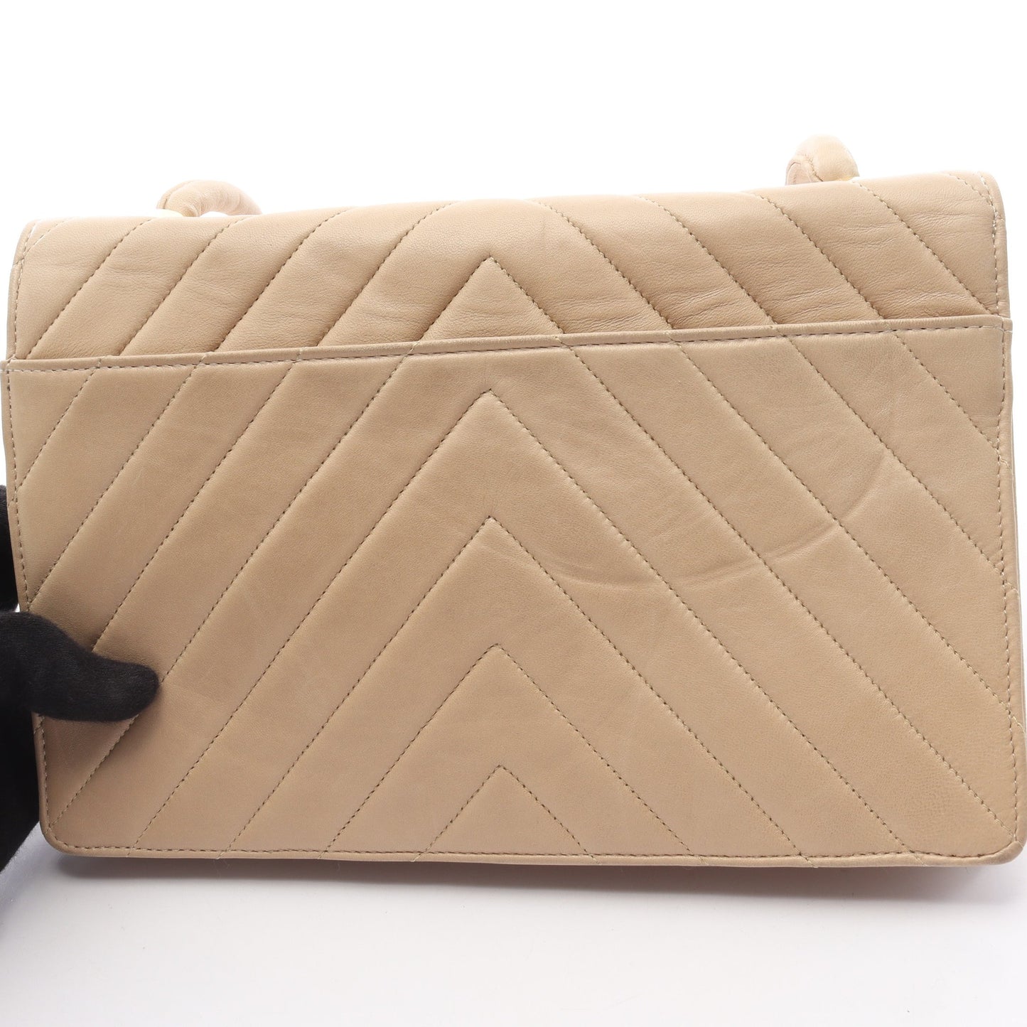 Vステッチ ショルダーバッグ ラムスキン ベージュ ゴールド金具 シャネル バッグ CHANEL